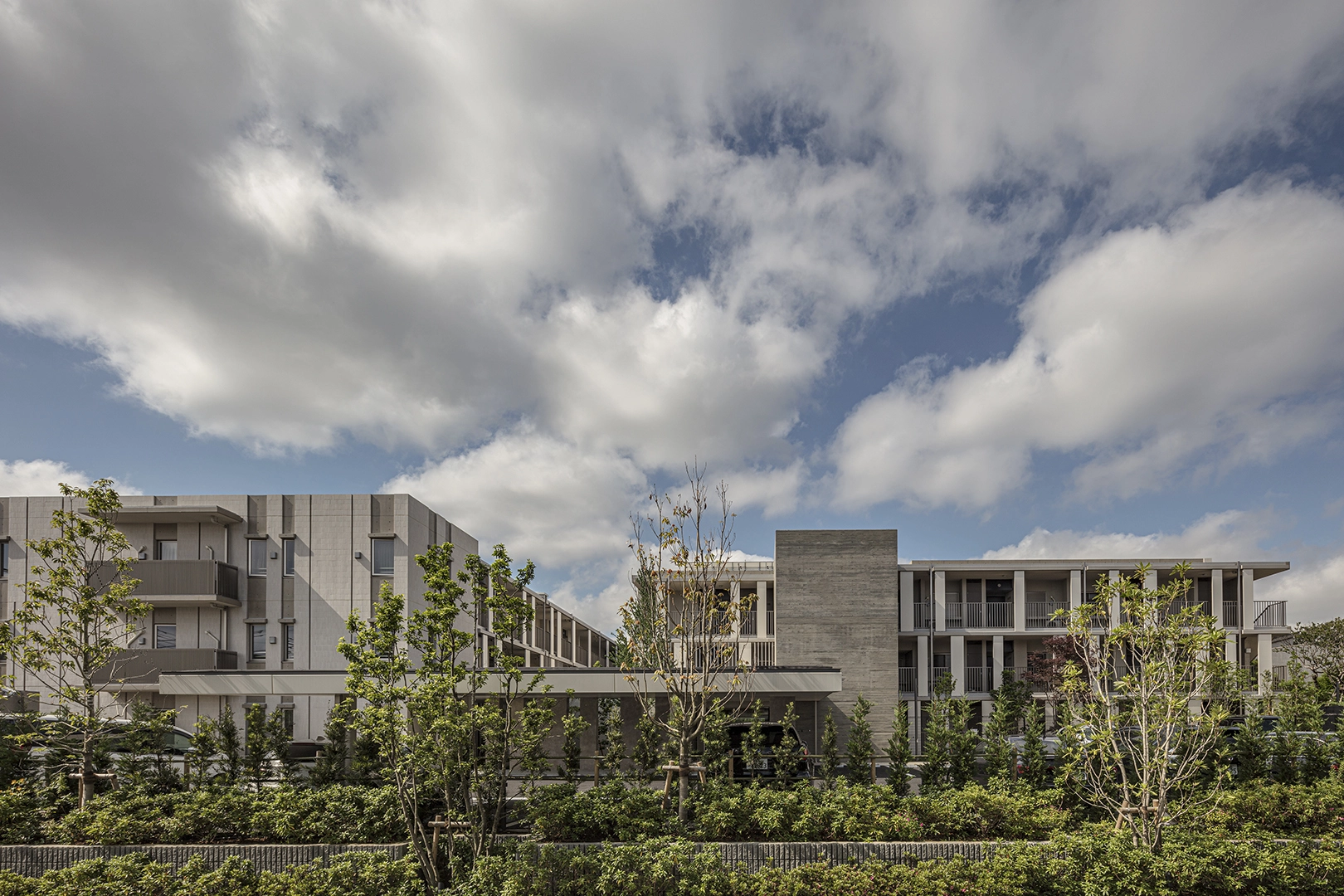 新建築2024年2月号「集合住宅特集」　瀬田の杜Garden & Terrace（撮影者は淺川敏氏）