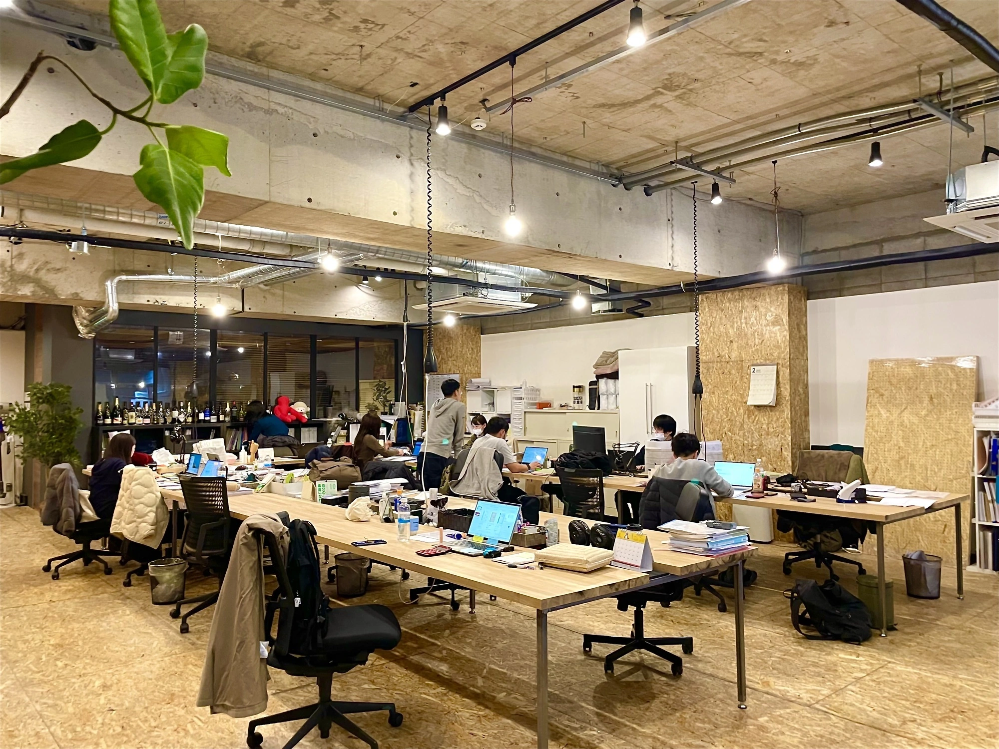 デザイナーズマンションを手掛けるスタッフ達で意見を出し合った、お洒落なオフィスです★