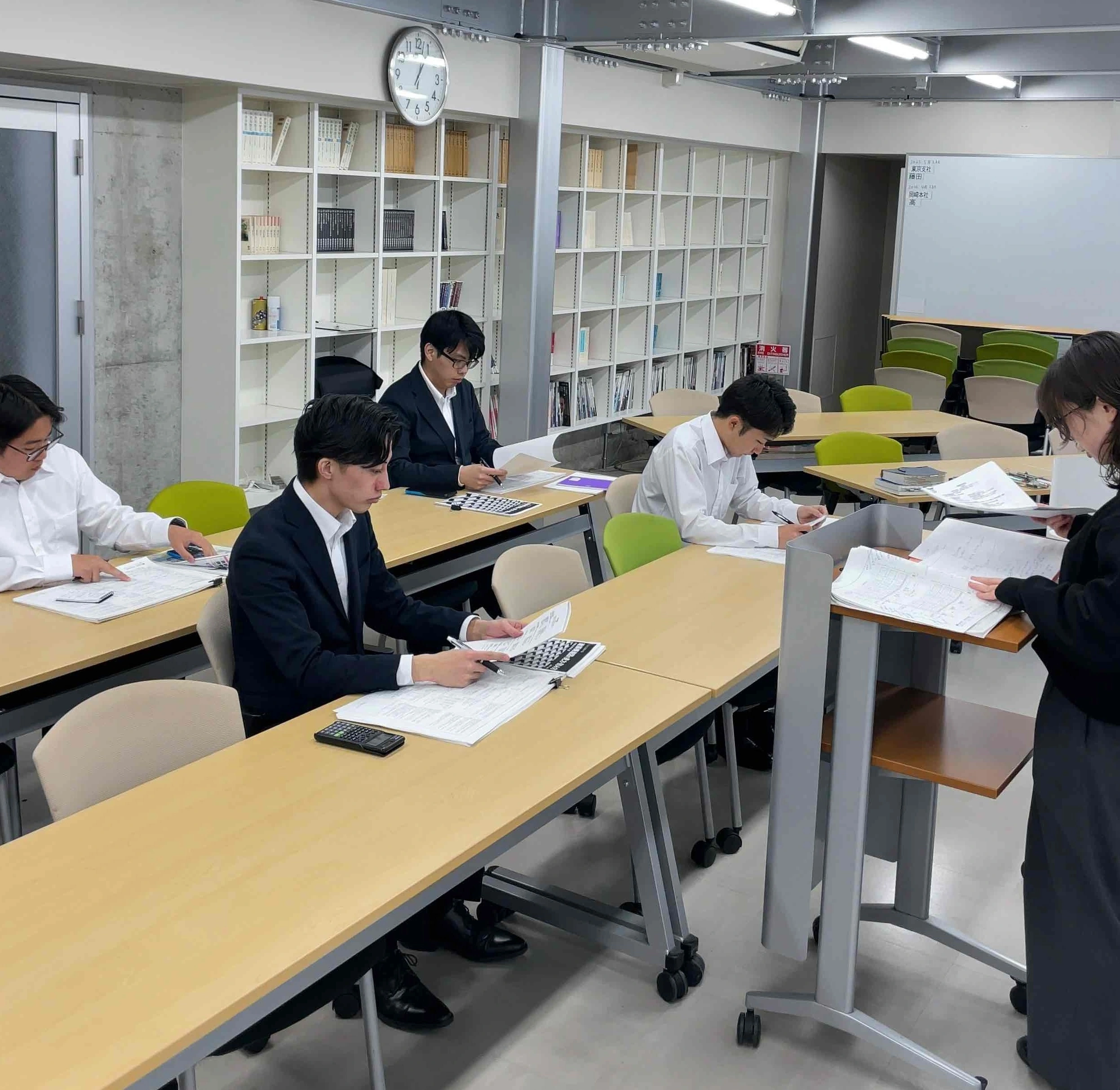 技術力向上のため、月に数回勉強会を行っています。