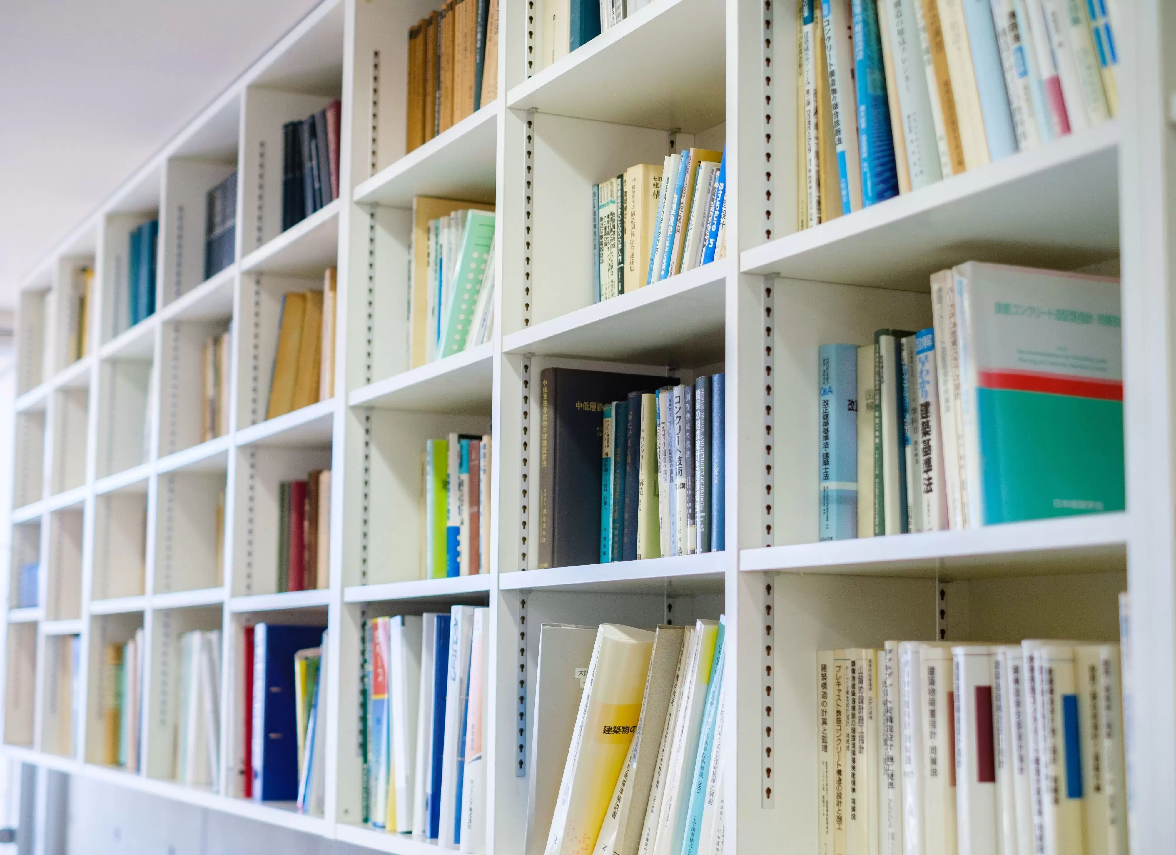 構造設計の専門書の蔵書数は国内トップレベルです。