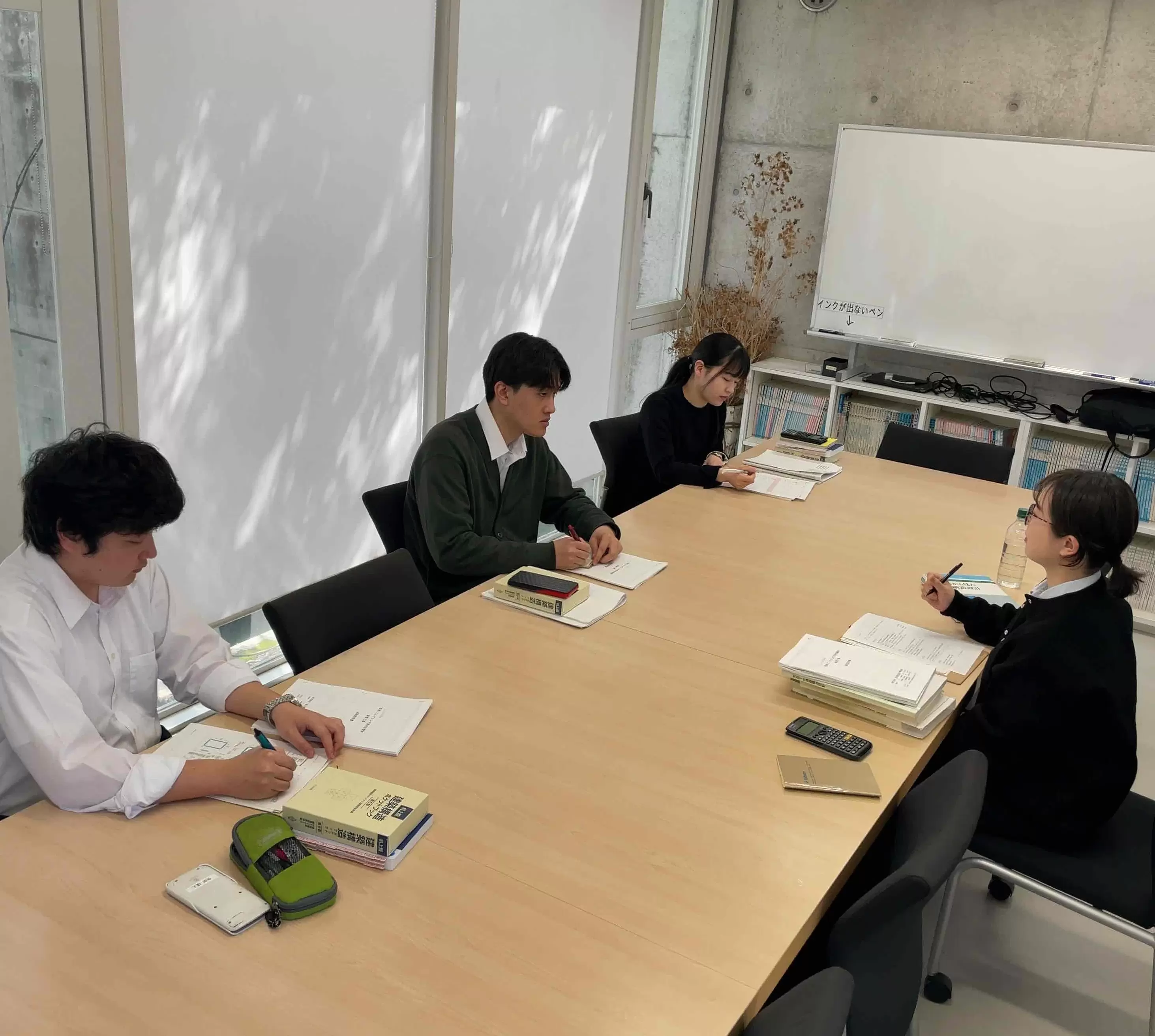 新入社員研修は１カ月間、しっかりと行います。