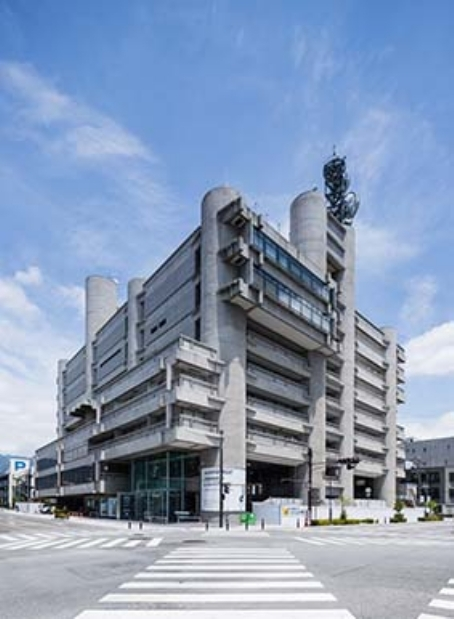 山梨文化会館（免震レトロフィット）