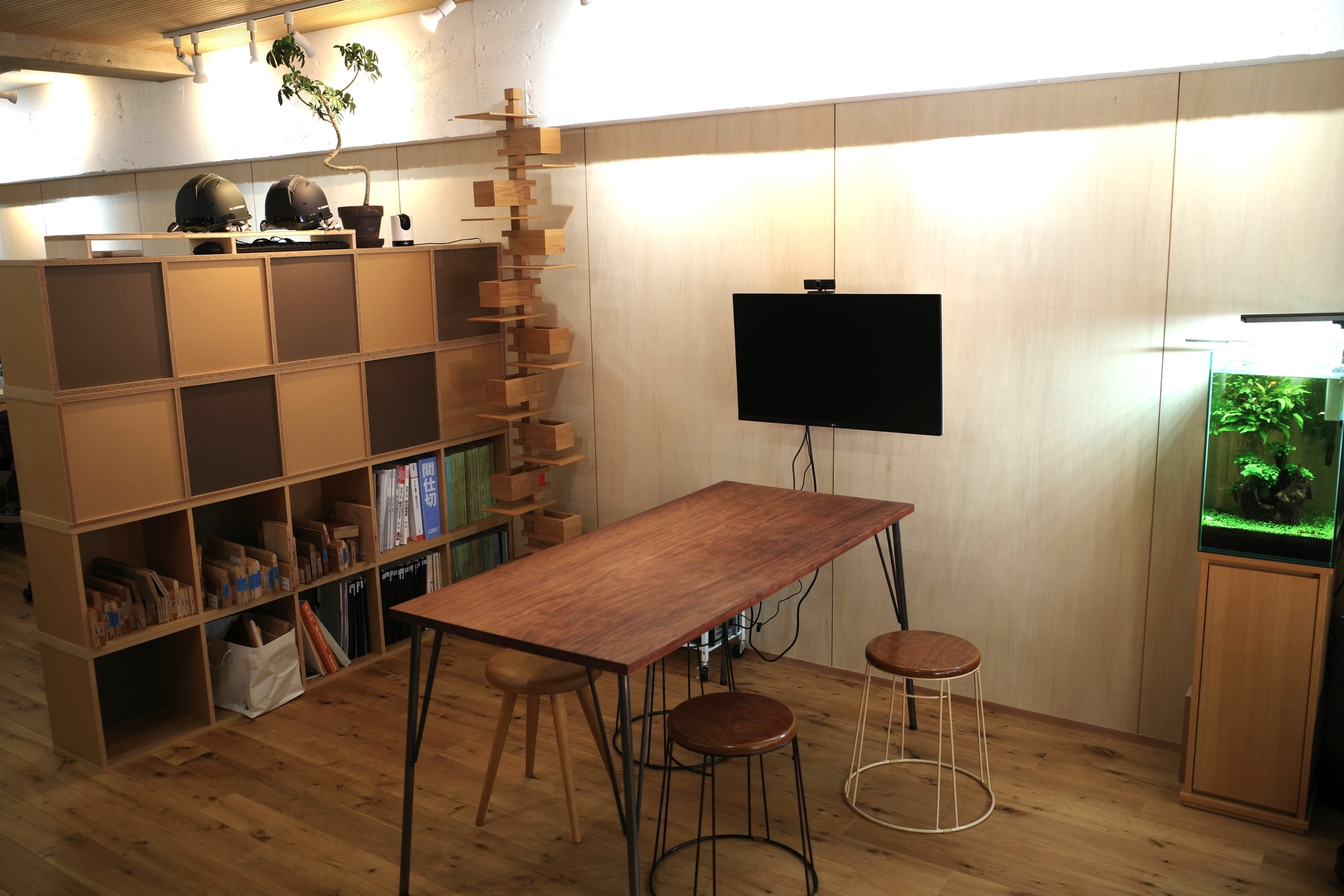 雲雀丘本店の社内風景（打合せスペース）