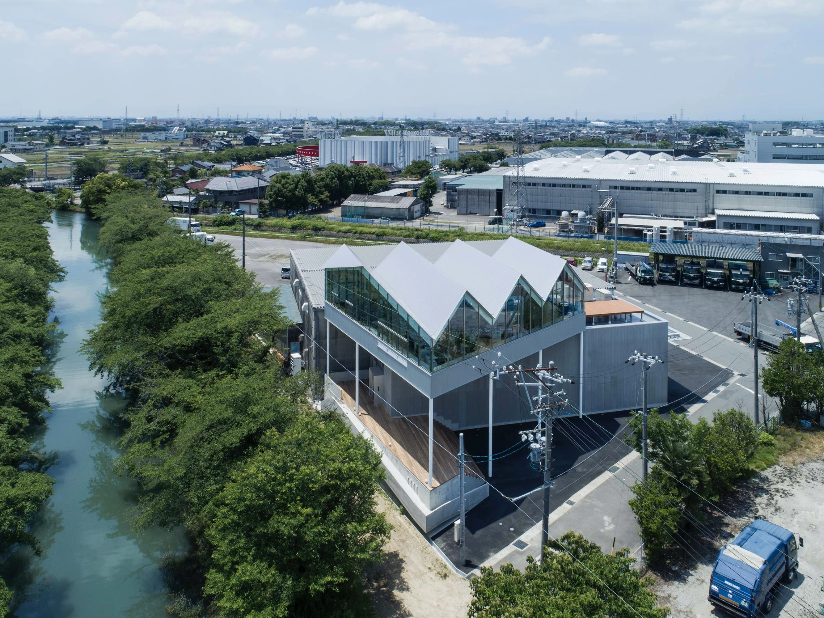 【安田株式会社名古屋支店】川に面したオフィスの増築