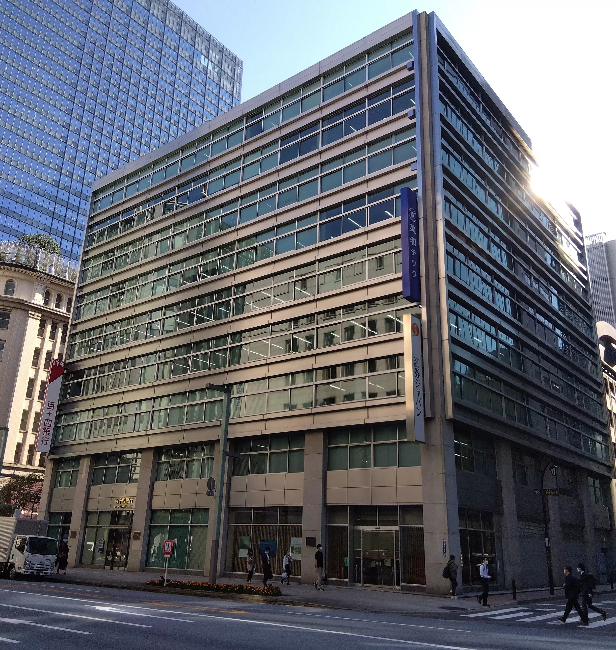 東京支社外観。日本橋高島屋横のオフィスビルです。