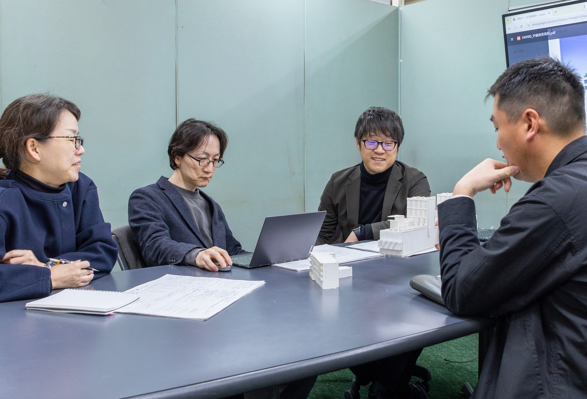 年齢、立場の垣根なく意見を出し合って設計を進めています