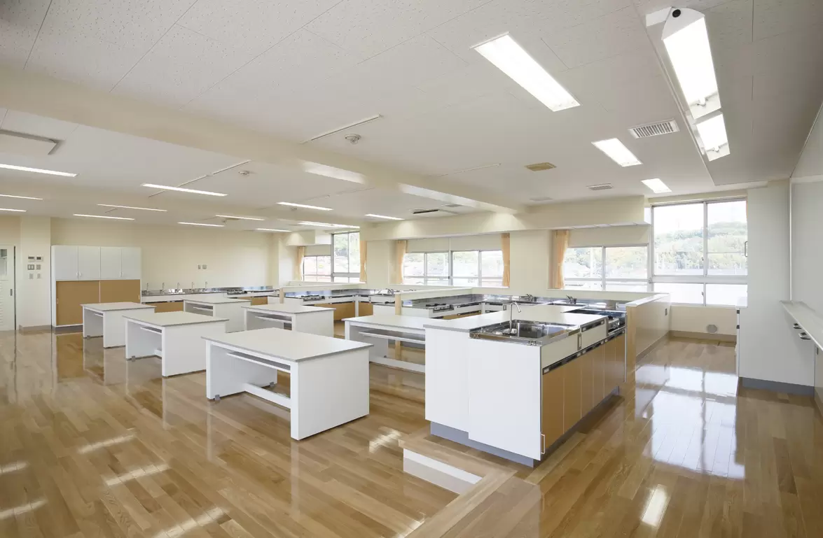 家庭科室改修：小学校の普通教室を家庭科室に改修【設計を担当】