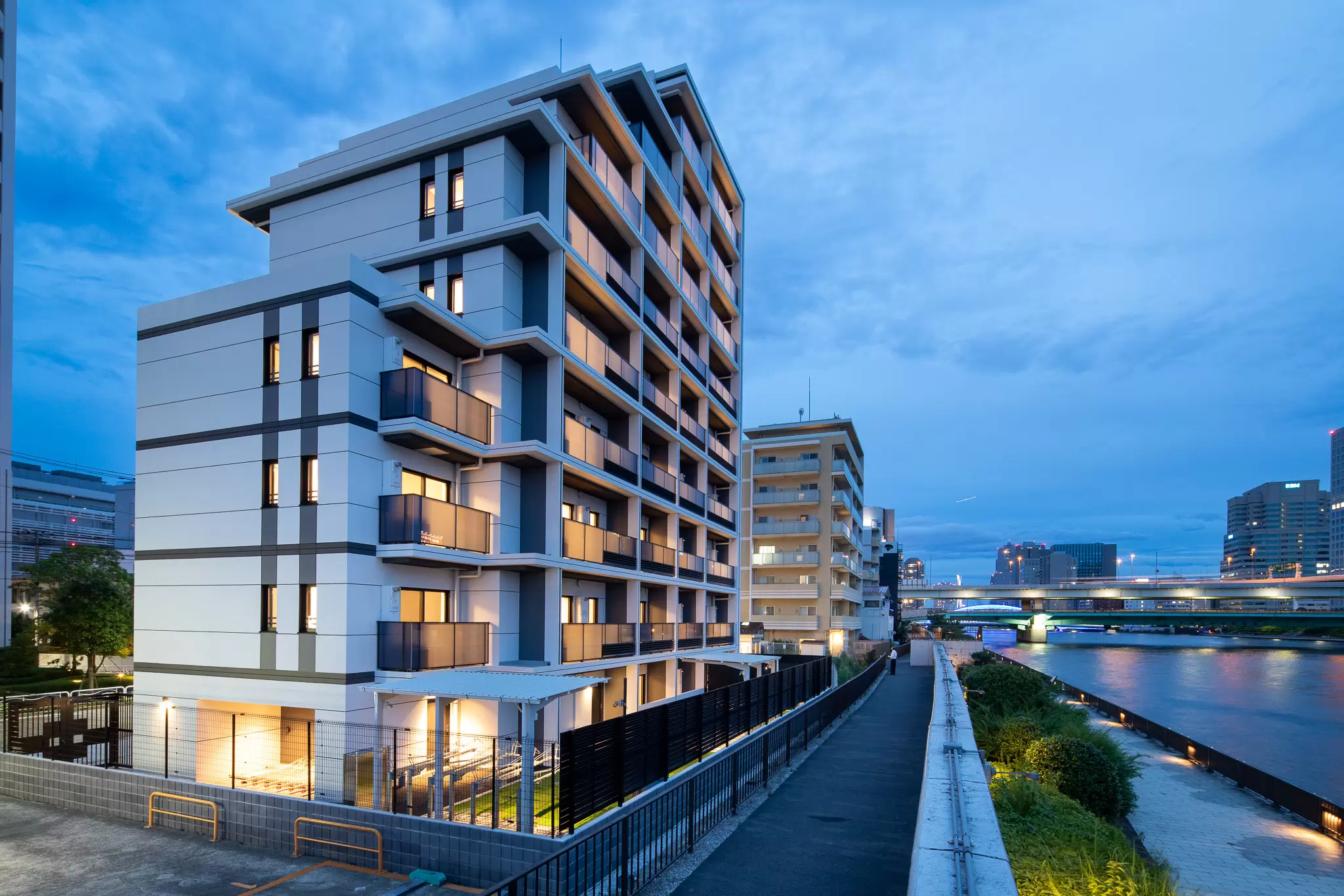 RIVERSIDE APARTMENT 隅田川沿いの眺望を生かしたレジデンス