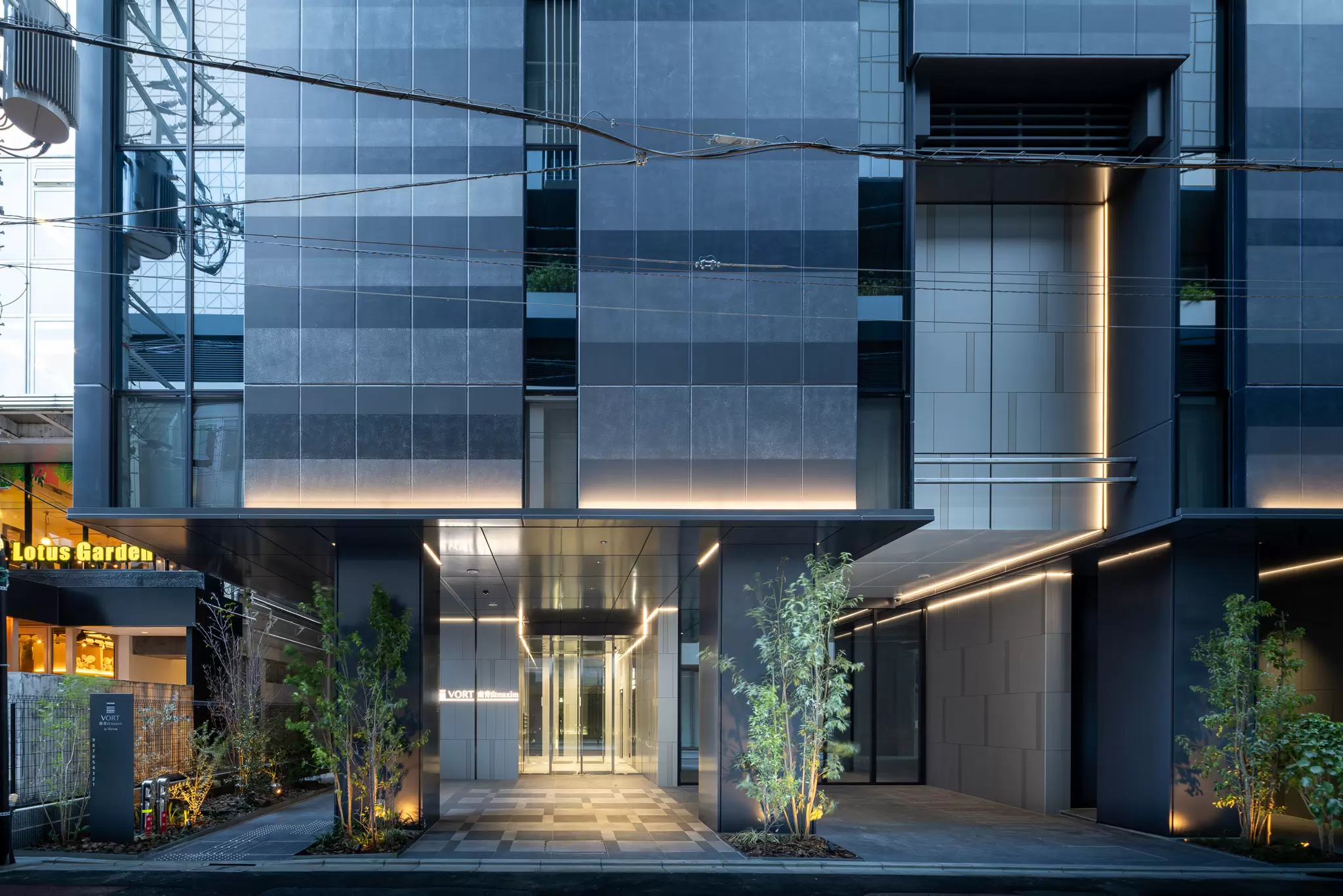 南青山商業施設エントランス