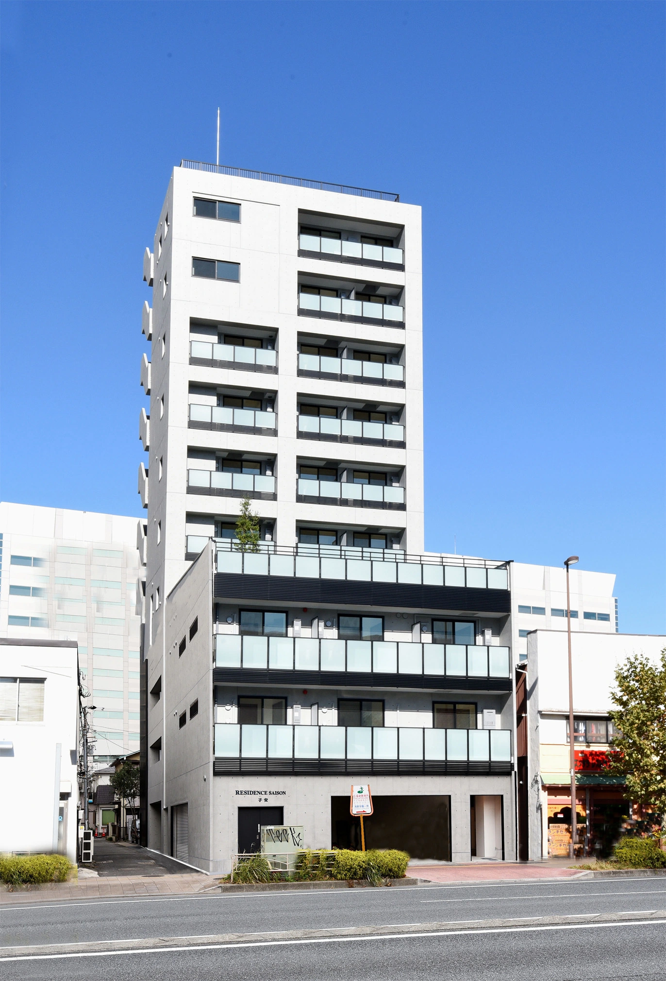 横浜にある共同住宅 異種構造の建物の外観のデザインを一体化してみました