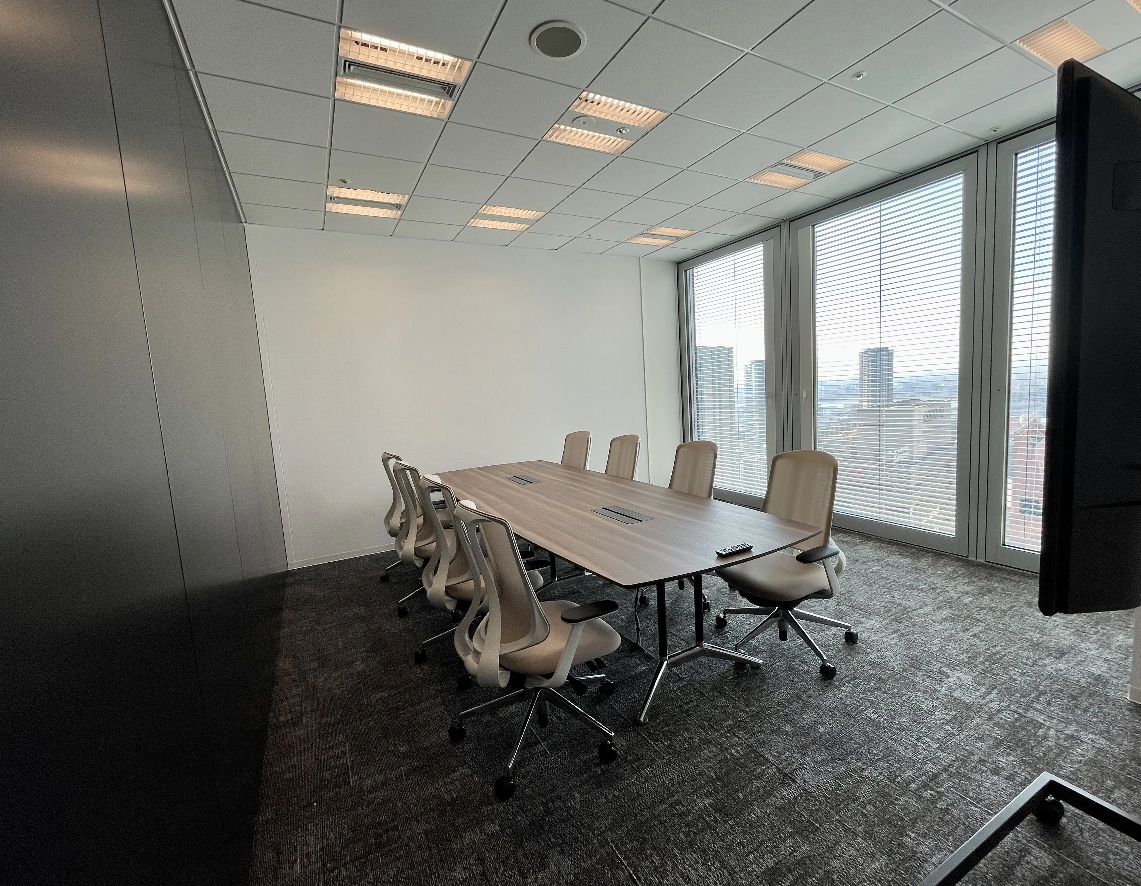 梅田を一望できる快適なオフィス空間