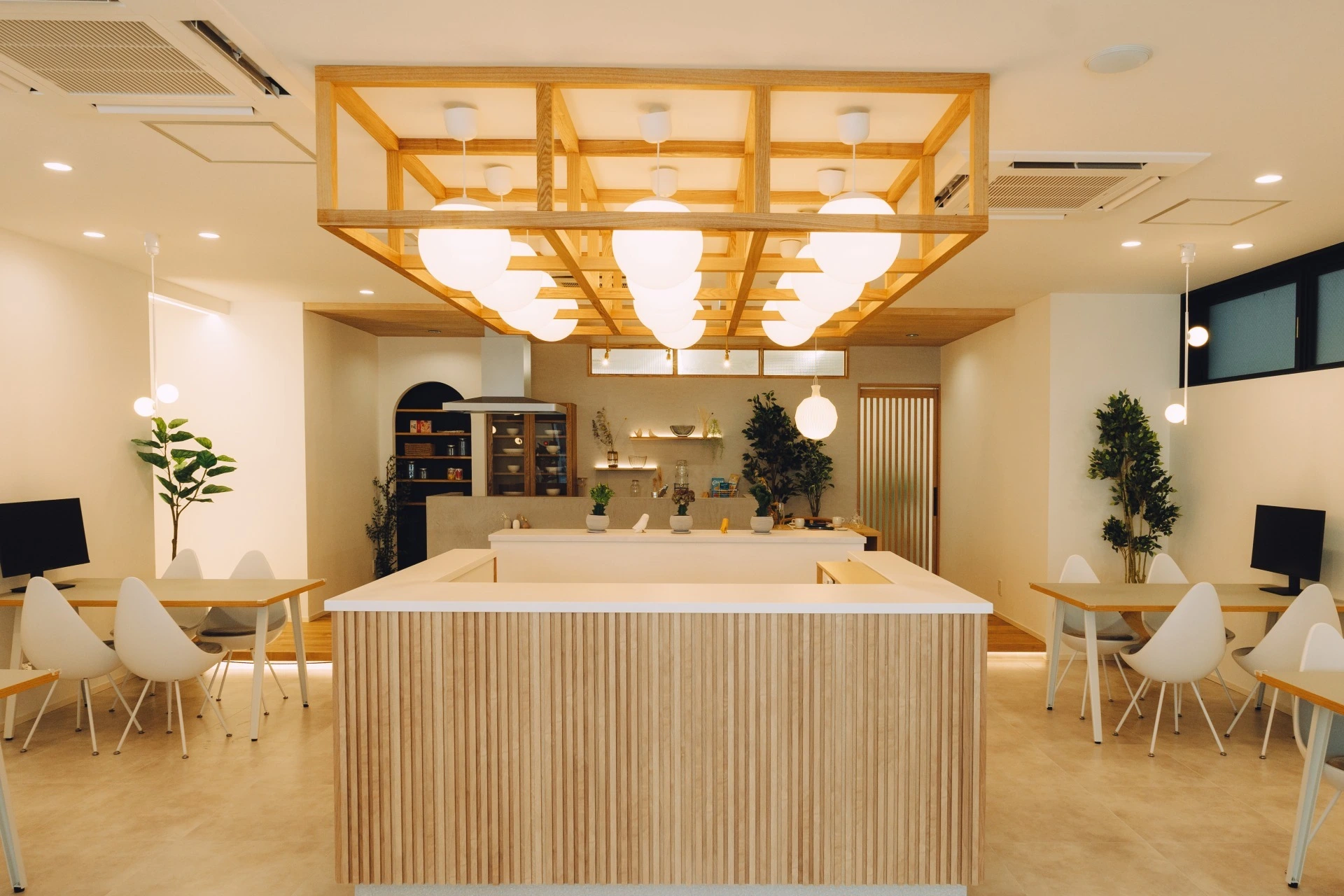 【店舗写真】自社デザインのおしゃれな店舗は、ALLAGIの一つの自慢です