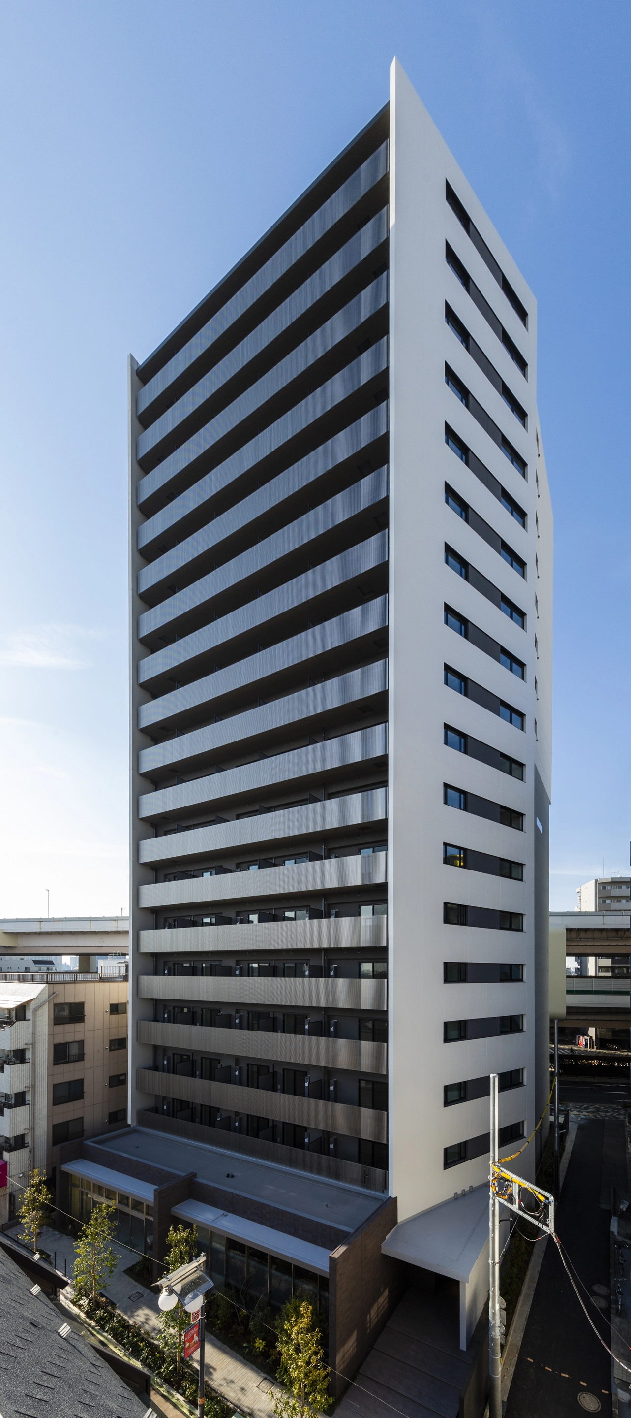 高さ60ｍ級の集合住宅で、格子をうまく使い、和でもありながら近代的なデザインとしています