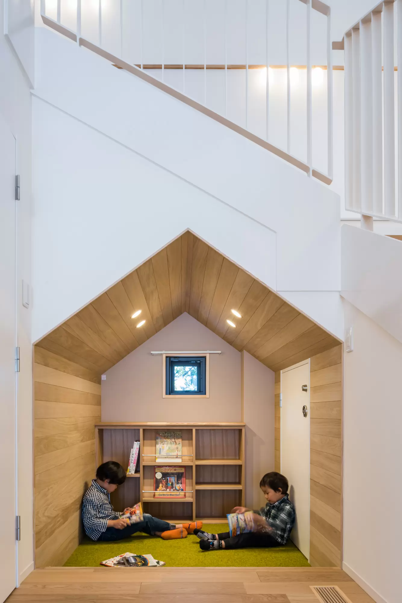 保育園の絵本コーナー　鉄骨造の保育園新築工事の設計事例