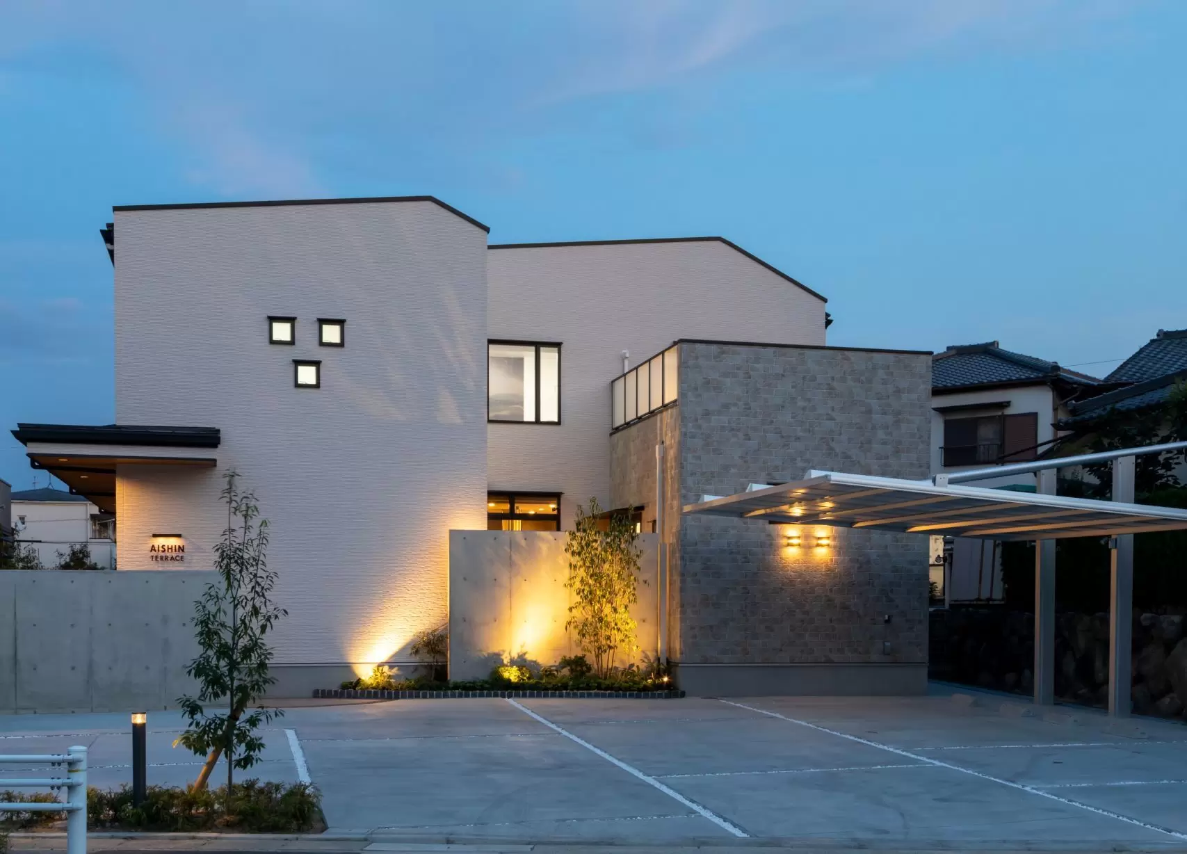 愛知県　テラスアイシン　庭のある世帯向け共同住宅