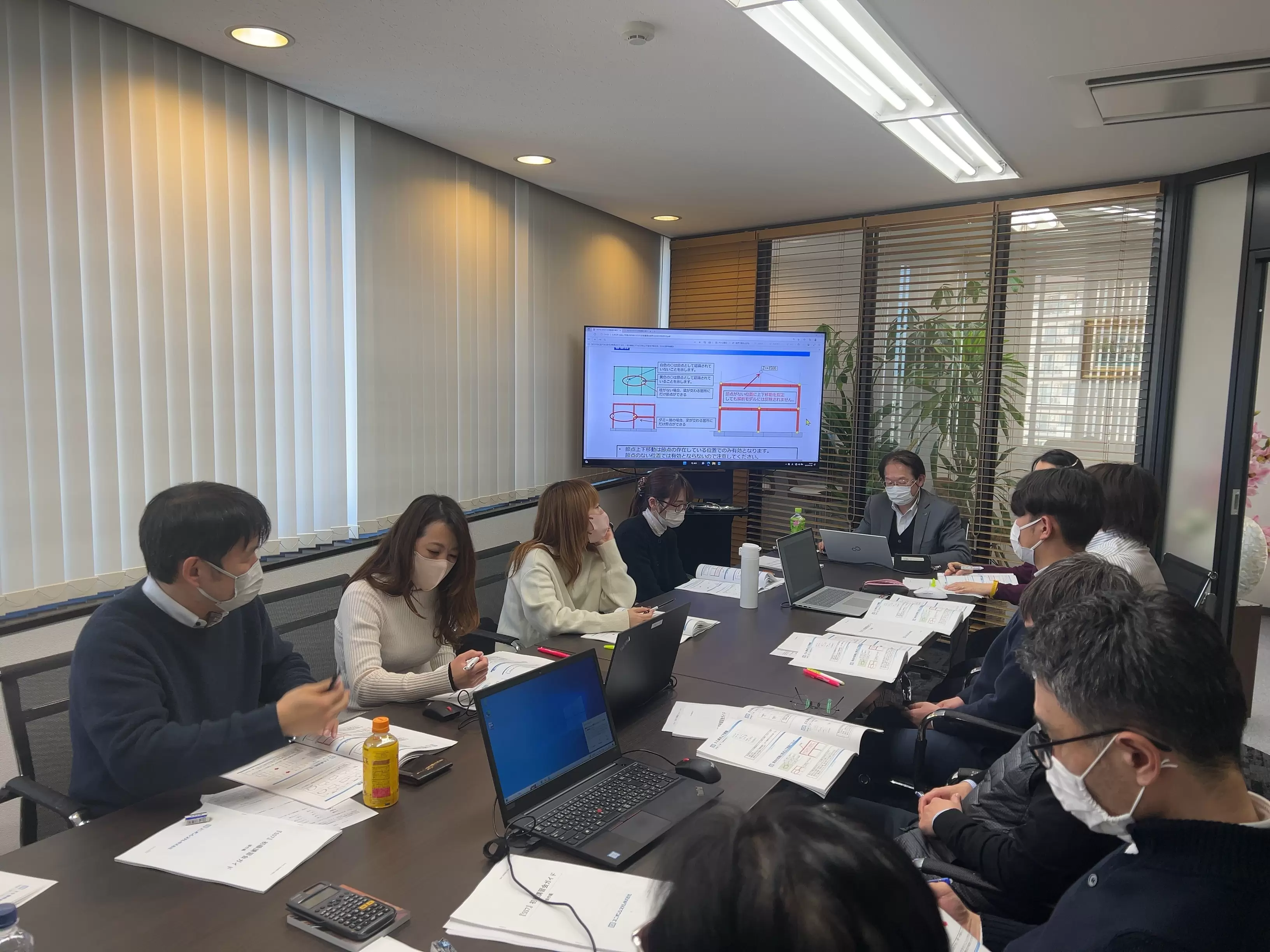 技術力向上のため、社内勉強会を開催しています。