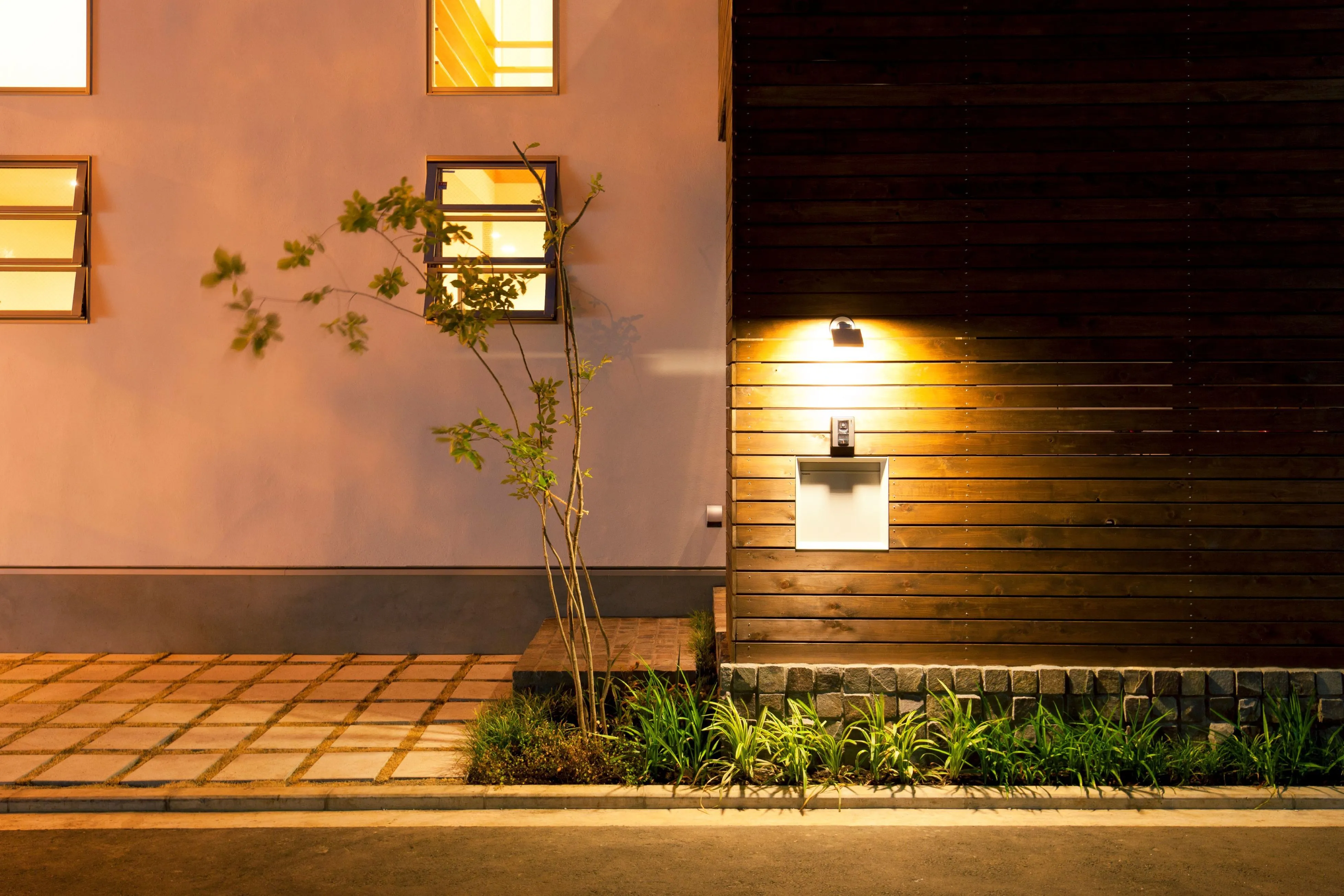 住宅建築『新築』『ランドスケープ』施工例　ThinkTownでは素材感を大切にして制作を進めます。