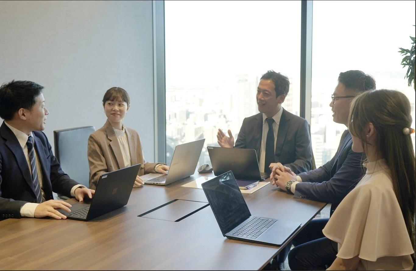 仕事はチームプレー。協力してプロジェクトを進めます