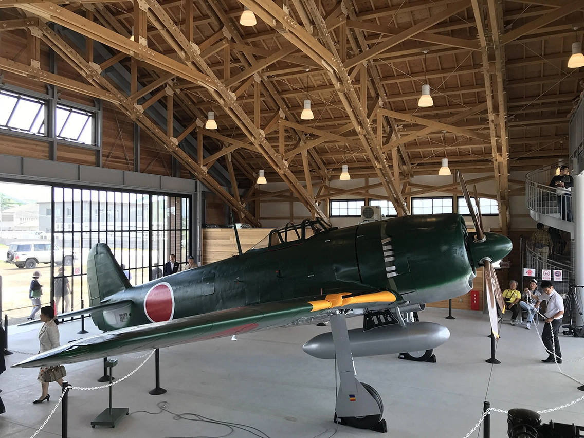 加西市 鶉野飛行場跡地、大型木造トラスの展示・防災施設。紫電改を展示するミュージアム。