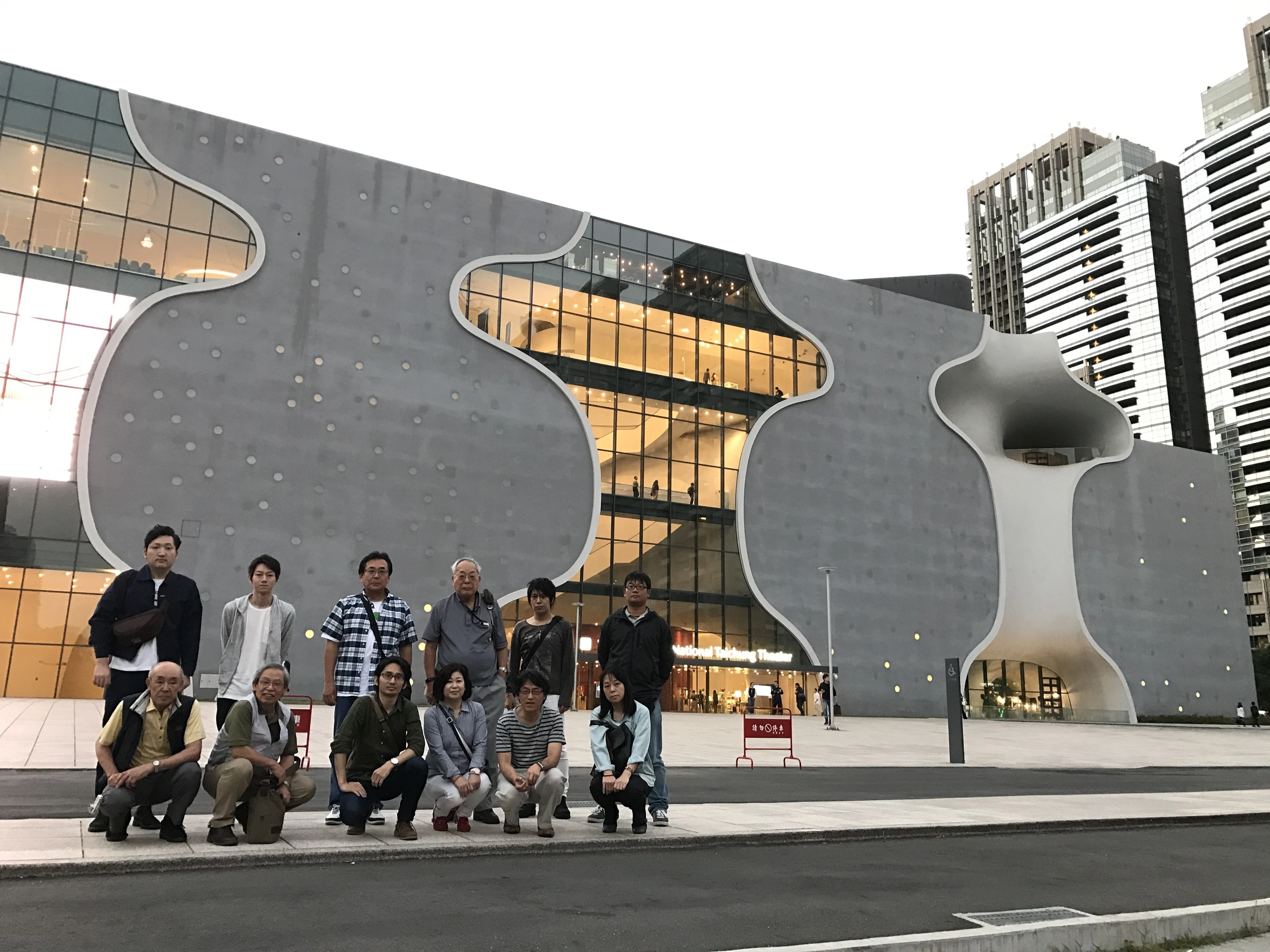 社員旅行は国内外問わず行きたい場所をみんなで決め、見学しています。(写真は台湾旅行)