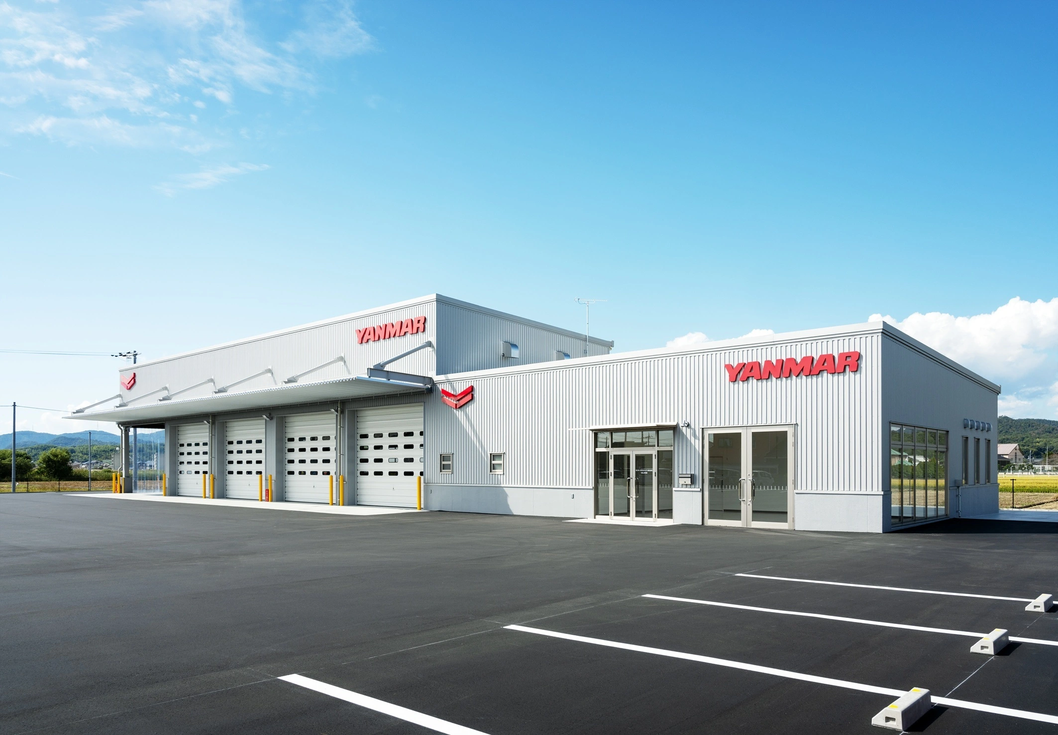 店舗以外に事務所併設工場を設計することが多く、部分設計ではなく全体を設計したい方に適した環境です。