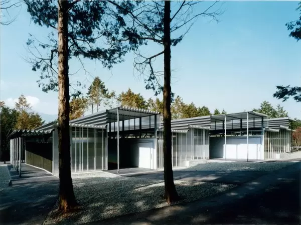 国立公園内に建設された大規模トイレです。洗浄水はバイオマスによって循環するシステムとなっています。