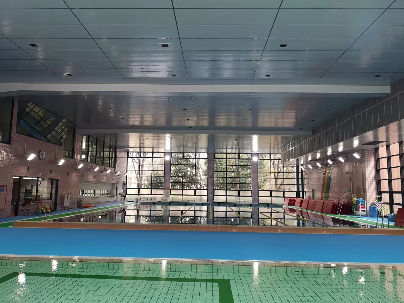 スポーツセンター内プール施設改修設計の写真です。