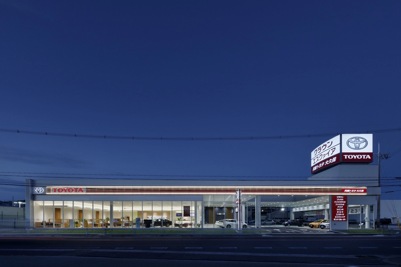 県内の新築カーディーラーショールームを多く手掛けています。