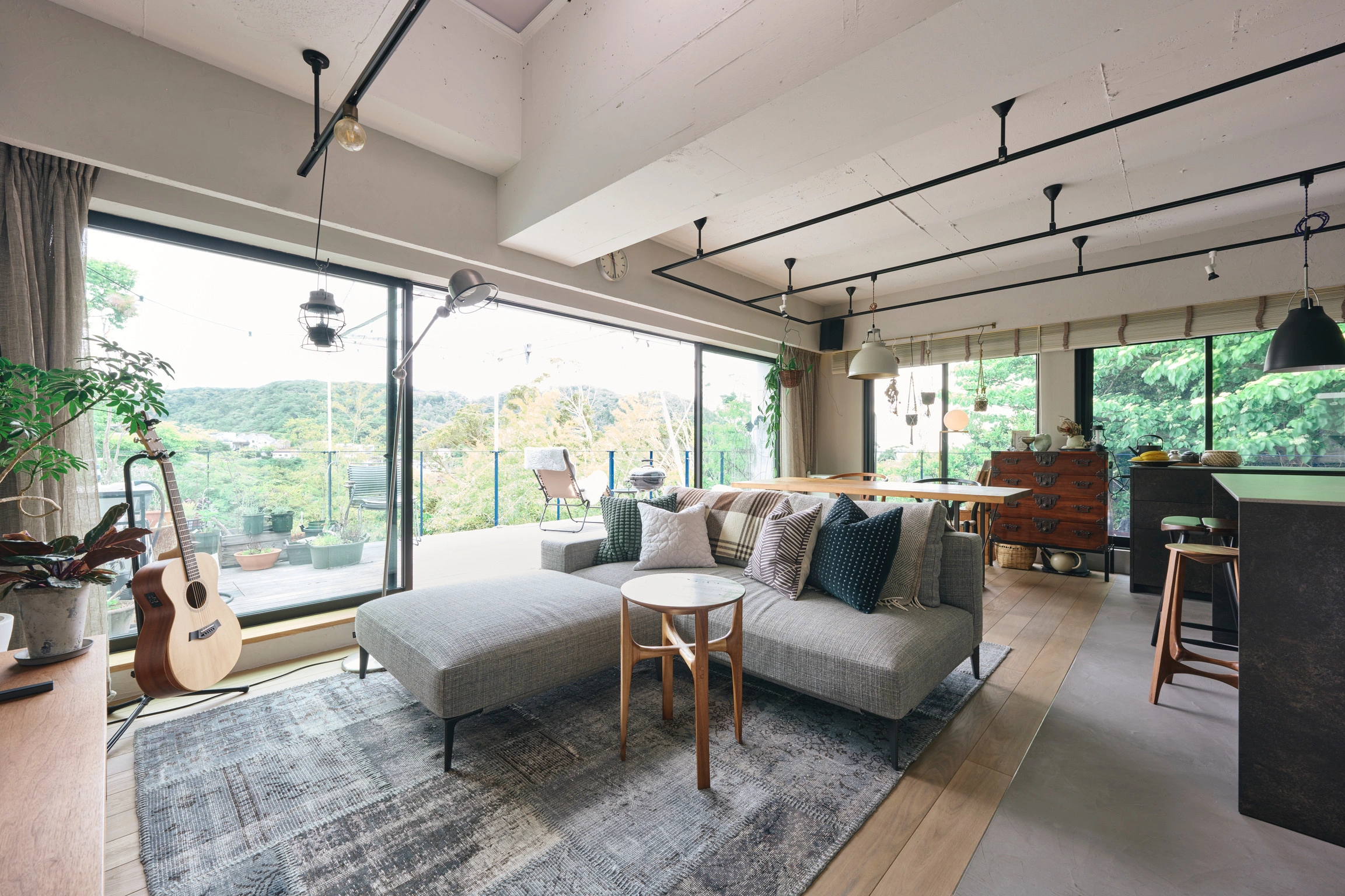 RC造のレジデンスリノベーション例。チープにならないカジュアルデザイン