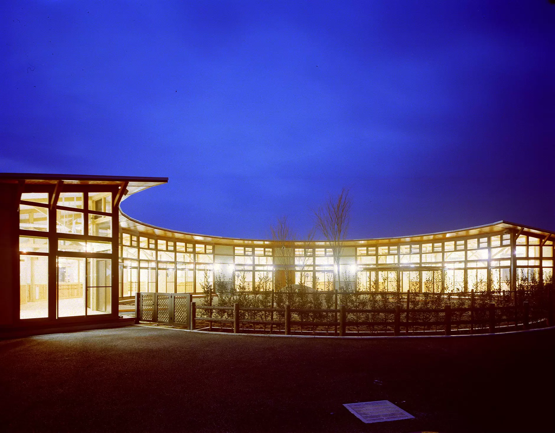 地元の木を使用した福祉施設