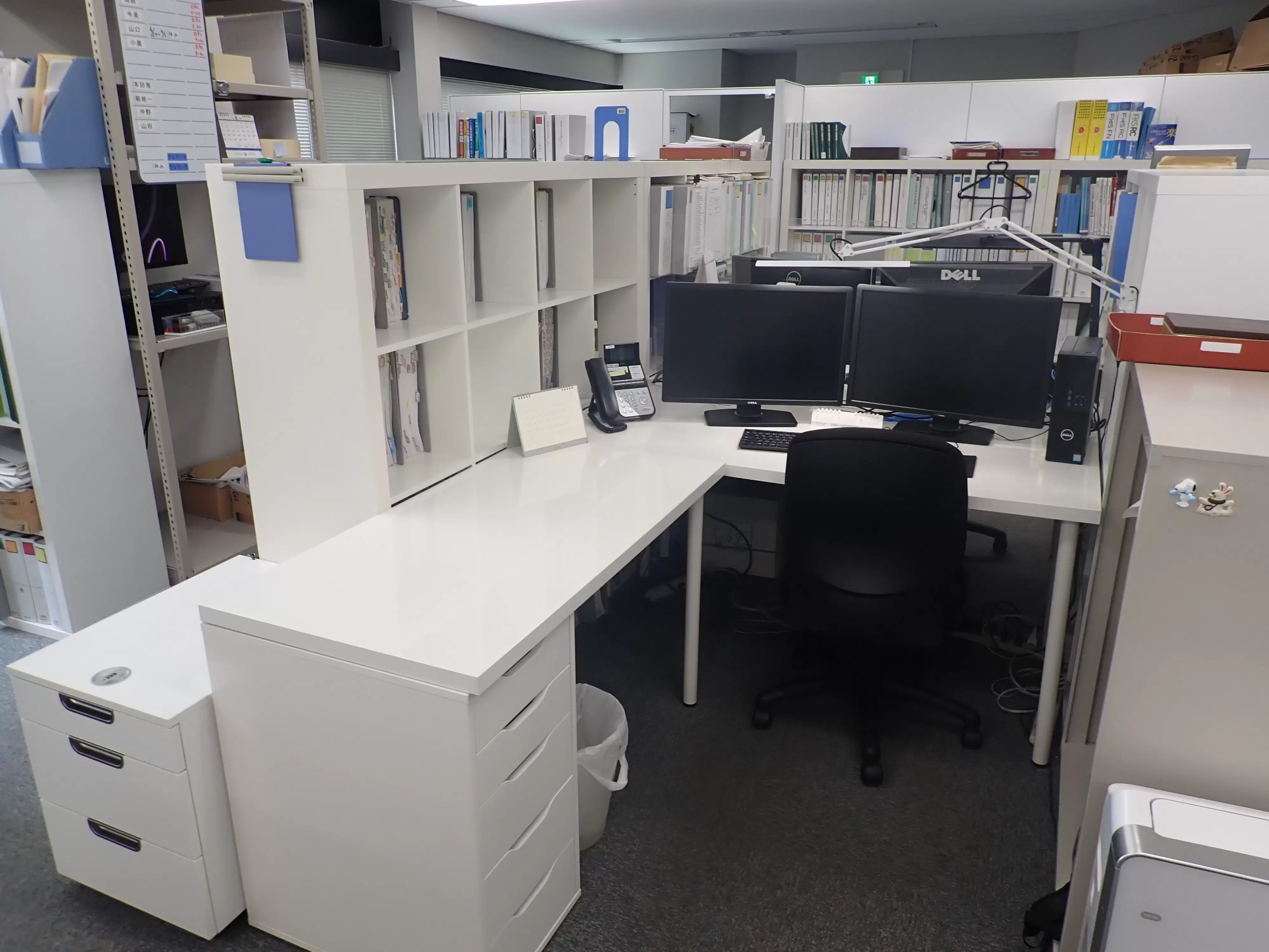 設計担当者席（各々が落ち着いて作業できるスペ－スとなっています）