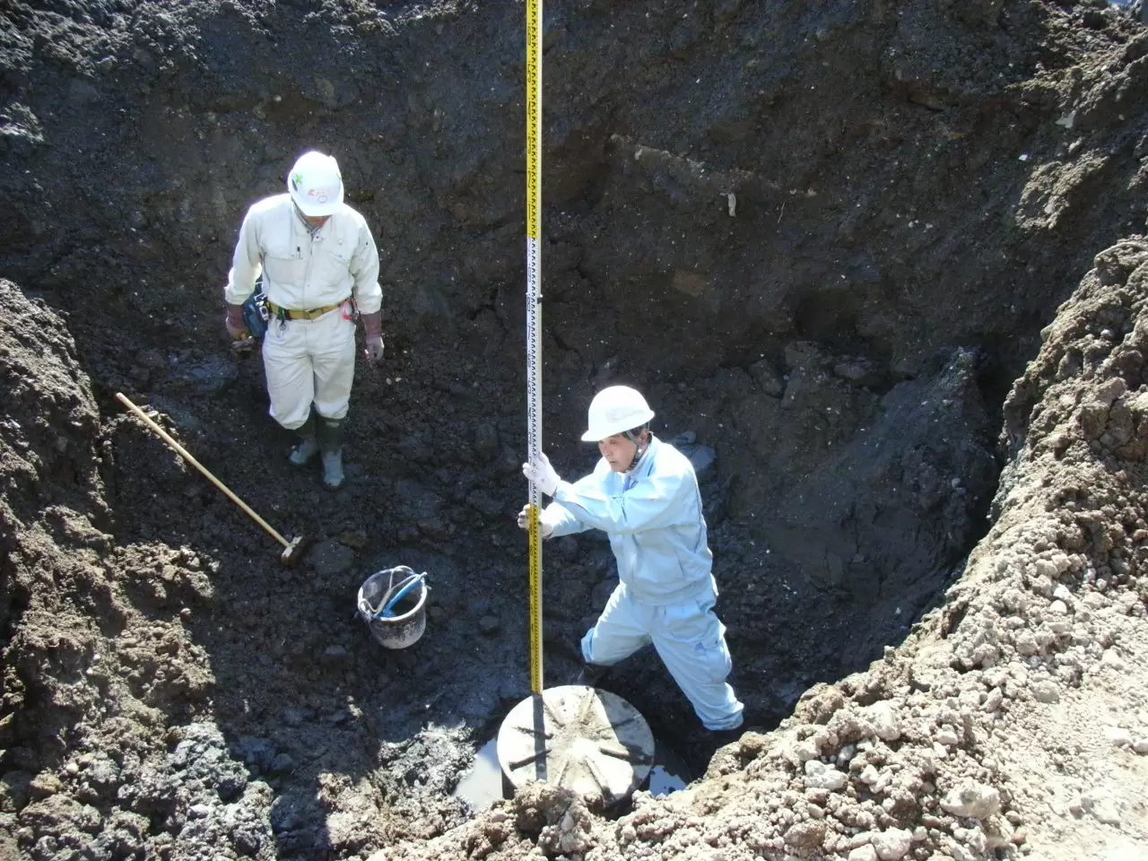 既存杭再利用のための現況調査(レベル確認)