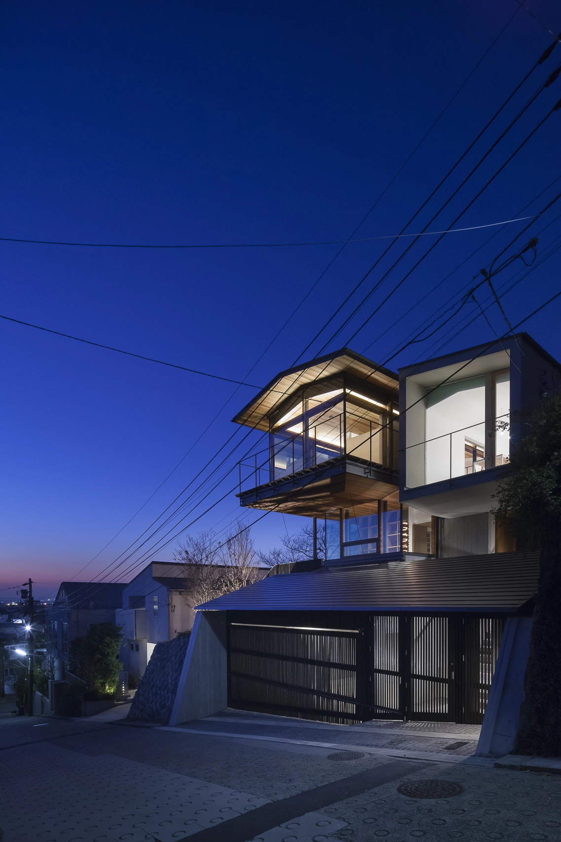 『Earth & Horizon』世田谷の崖地に面した絶景の家。W、S、RCのハイブリッド構造。