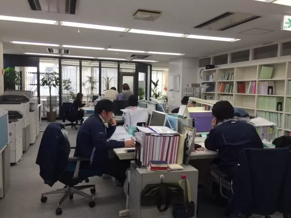 執務室は明るく開放的です。