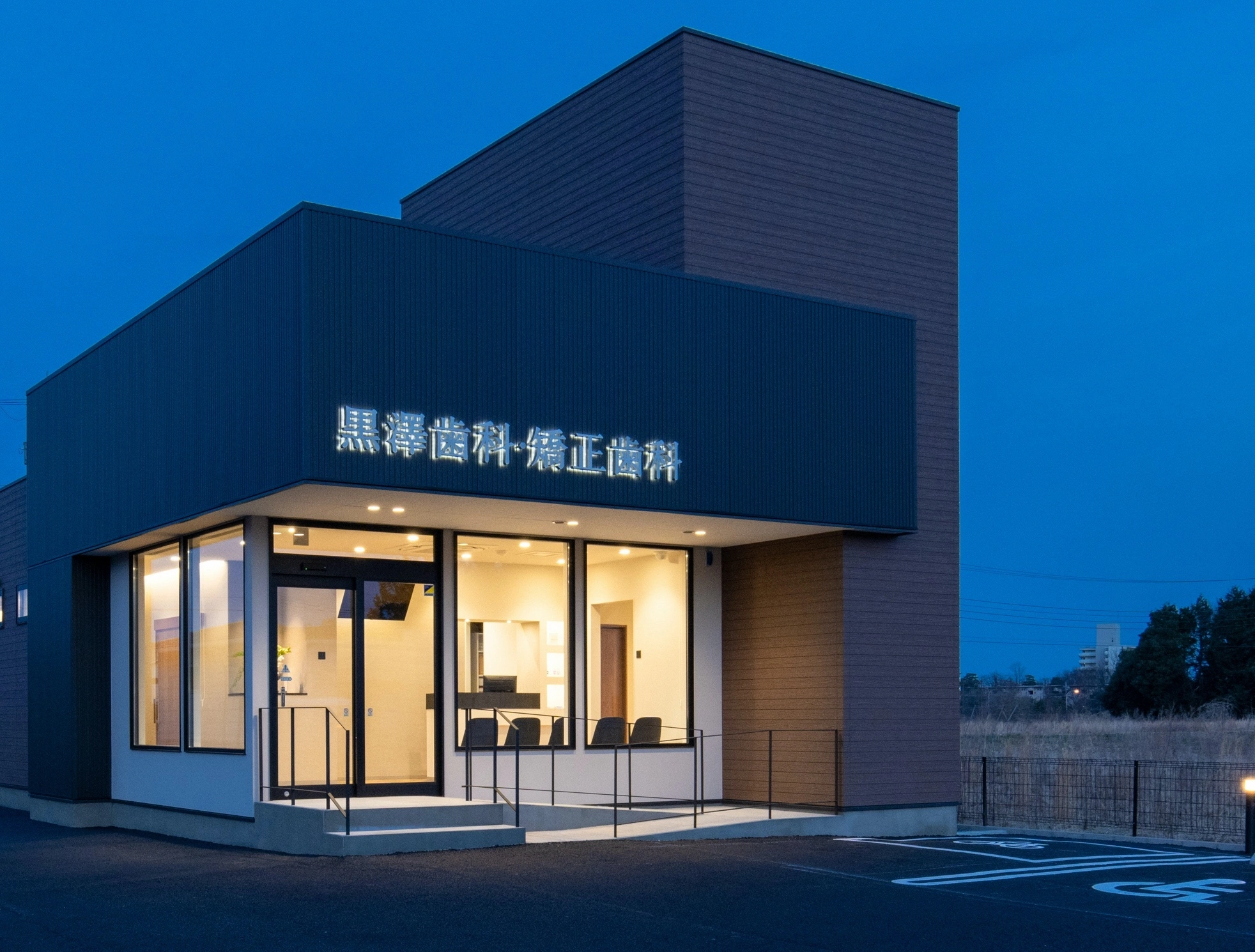 スタバっぽいステータス感ある歯科医院