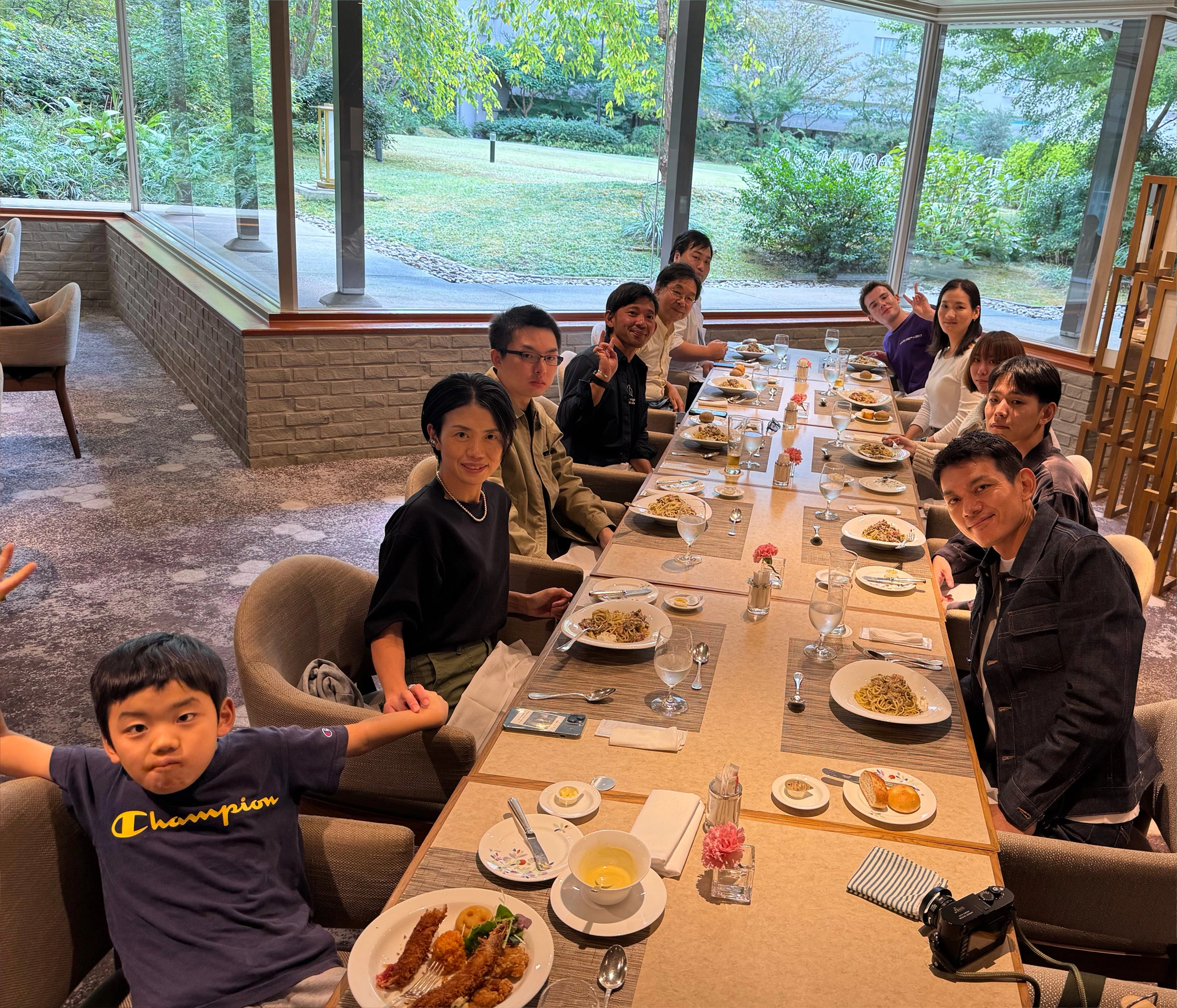 懇親と研修を兼ねた年に一度の社員旅行。業績によって行き先を決めるので、毎年海外旅行に行くことが目標！