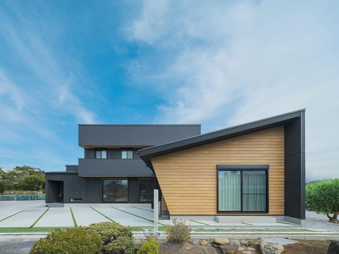 黒ガルバ×木3つの箱が織りなす個性派二世帯住宅　施工事例