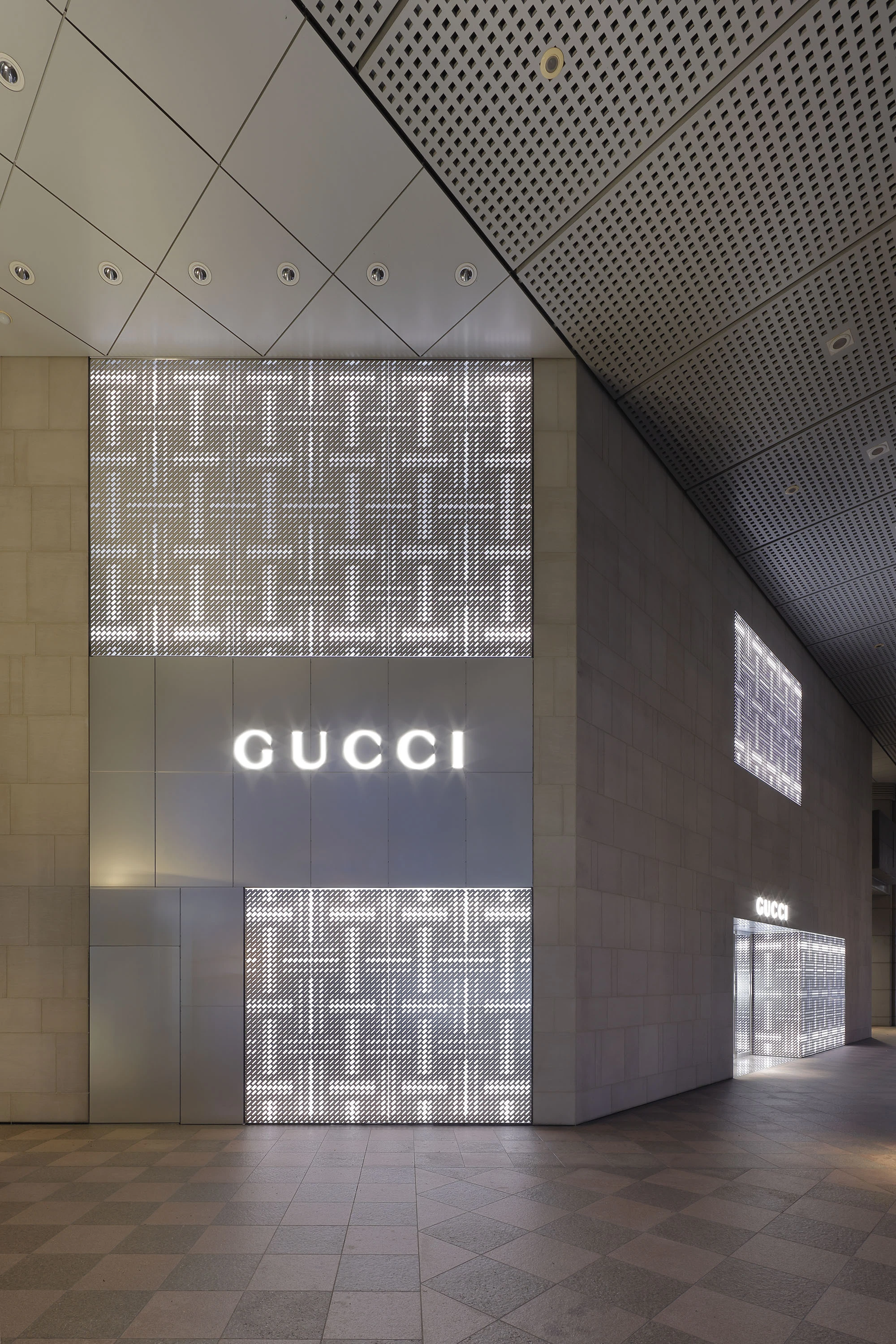 GUCCI OSAKA HERBIS ENT | 店舗ファサード設計事例