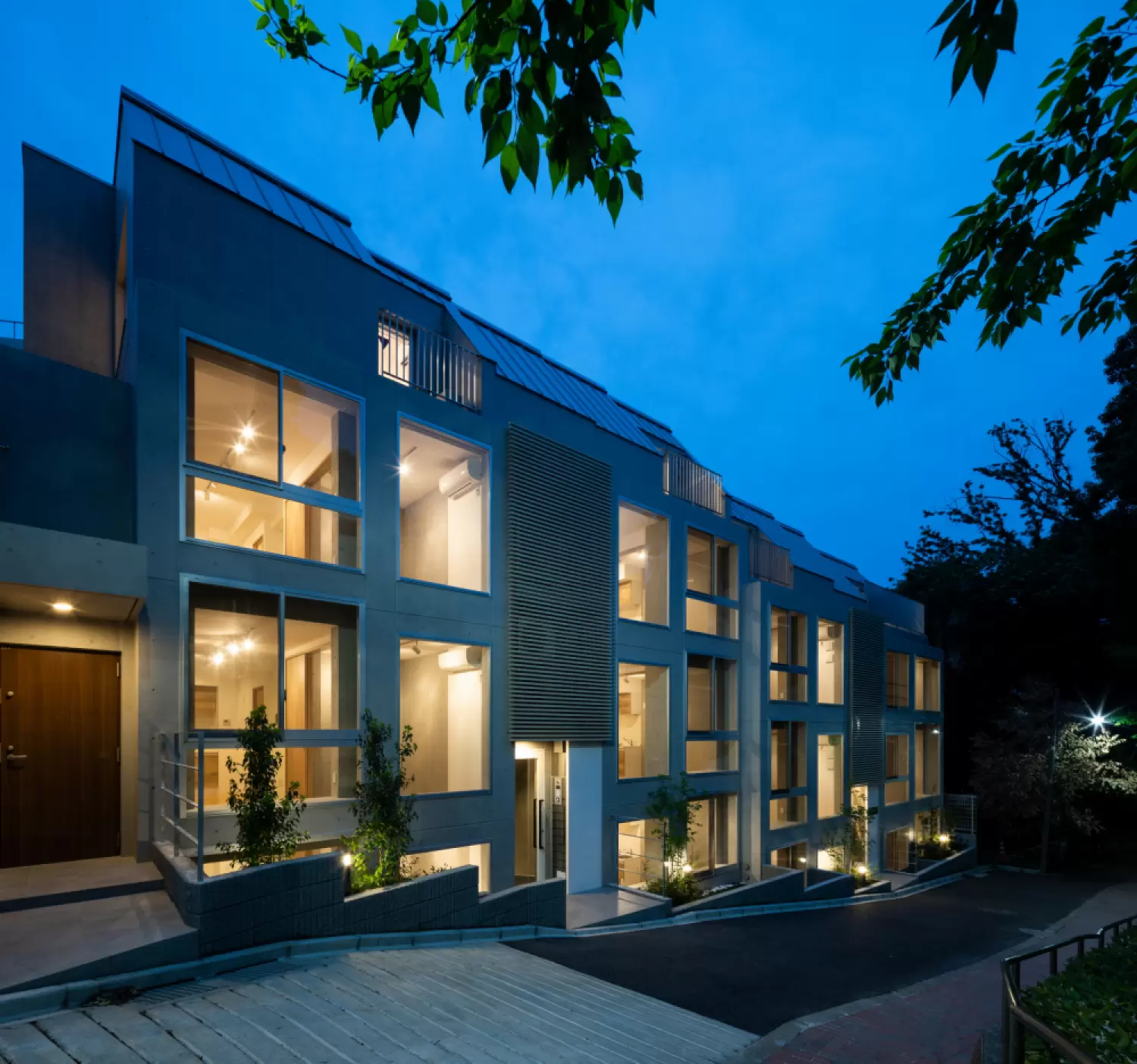 新宿区集合住宅　22年4月竣工　グッドデザイン賞受賞