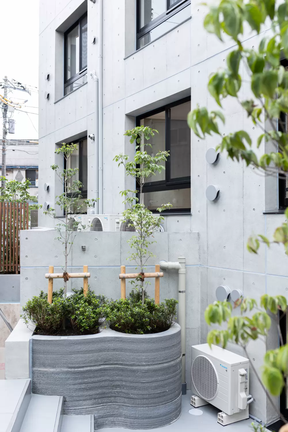 豊島区集合住宅　24年6月竣工　3Dプリンターによる外構計画