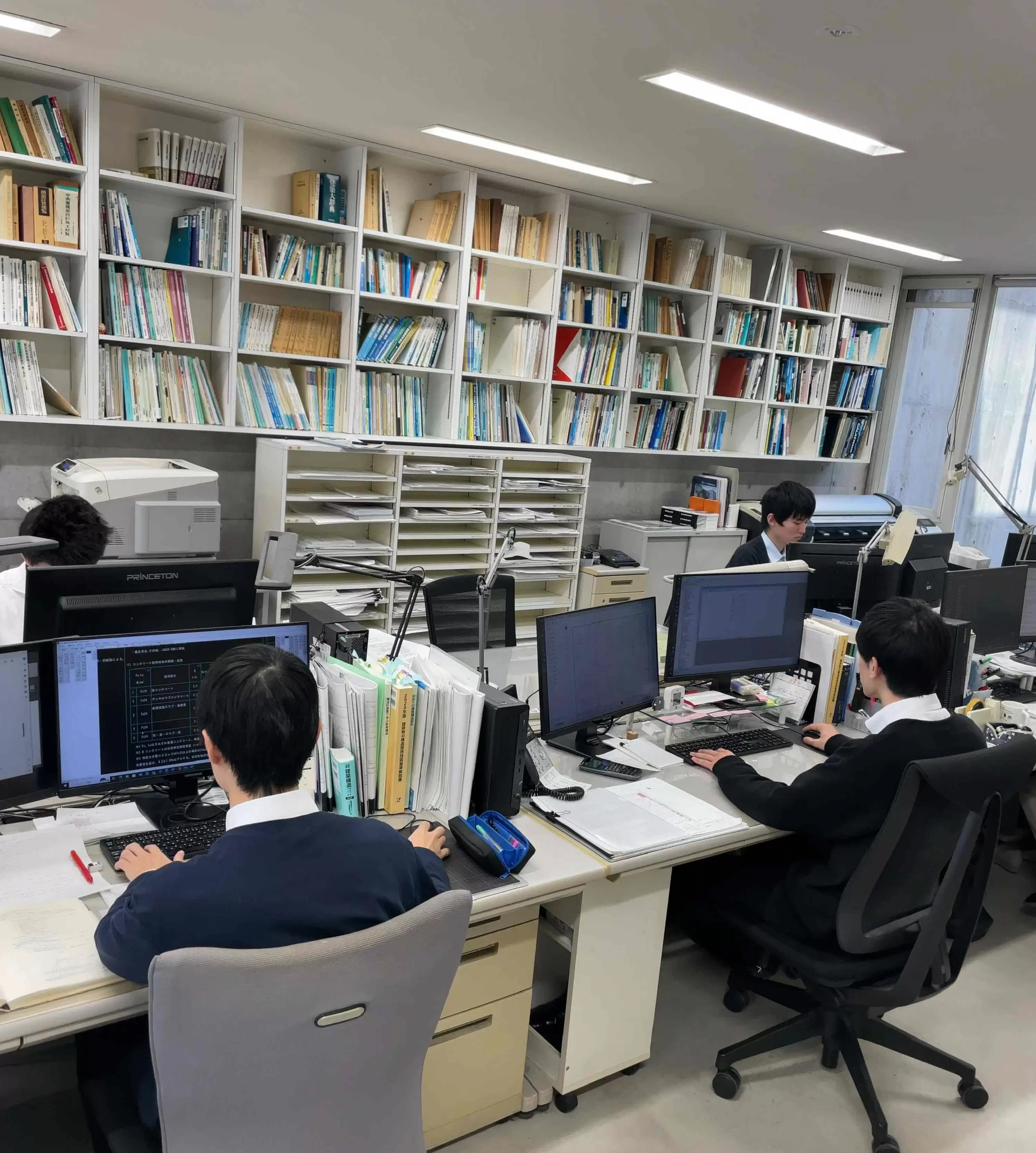 岡崎本社内仕事風景