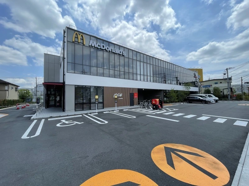 カーディーラーとファストフードのコラボ