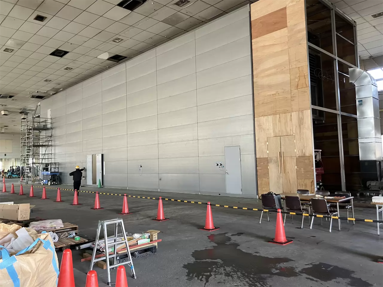 協力工場内にある音響実験棟　騒音はもちろん、風速、圧損、散水試験まで様々な項目で試験を行います。