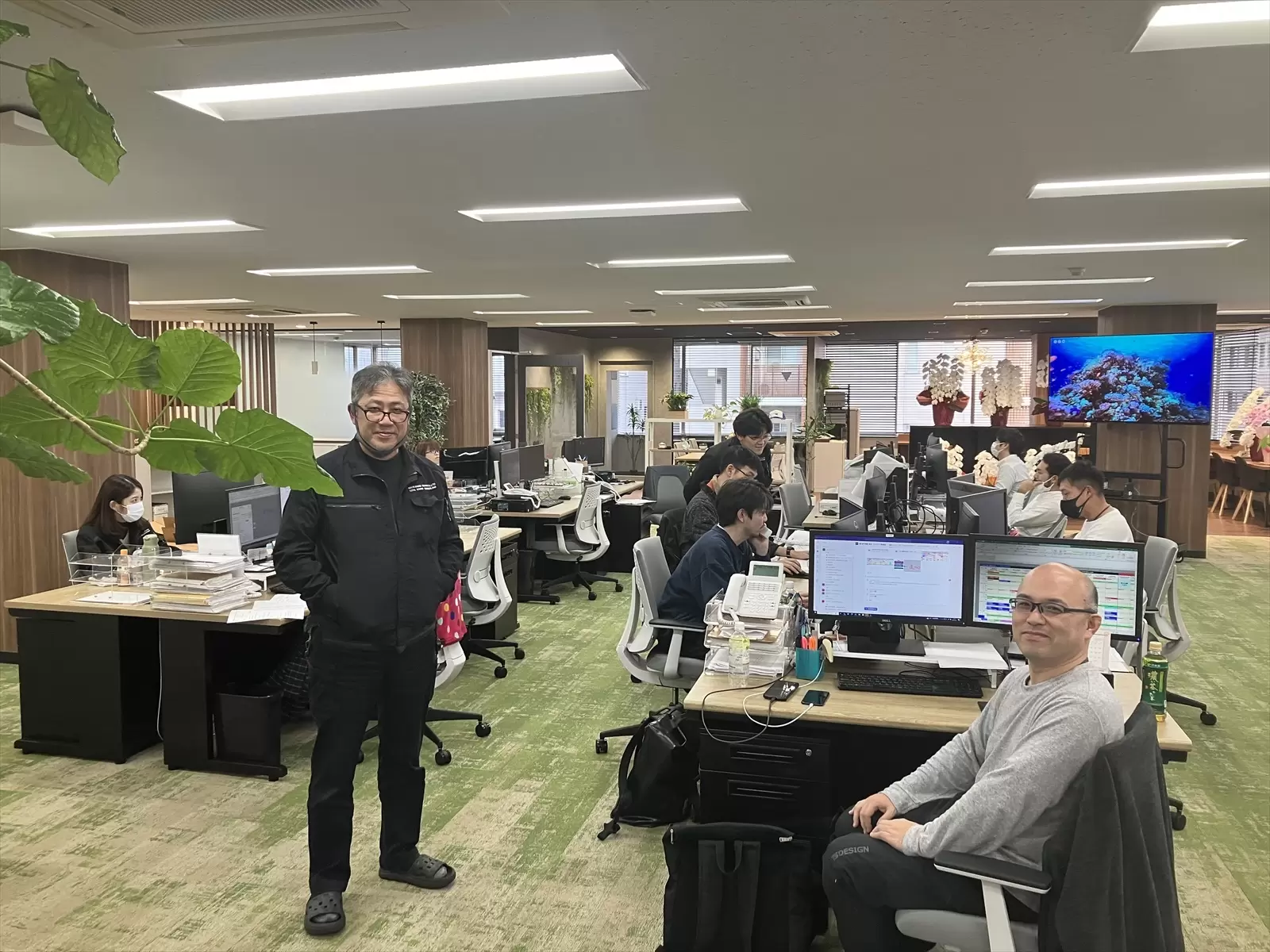 新オフィス　全景　弊社は私服勤務okです！もちろん作業着も支給いたします。