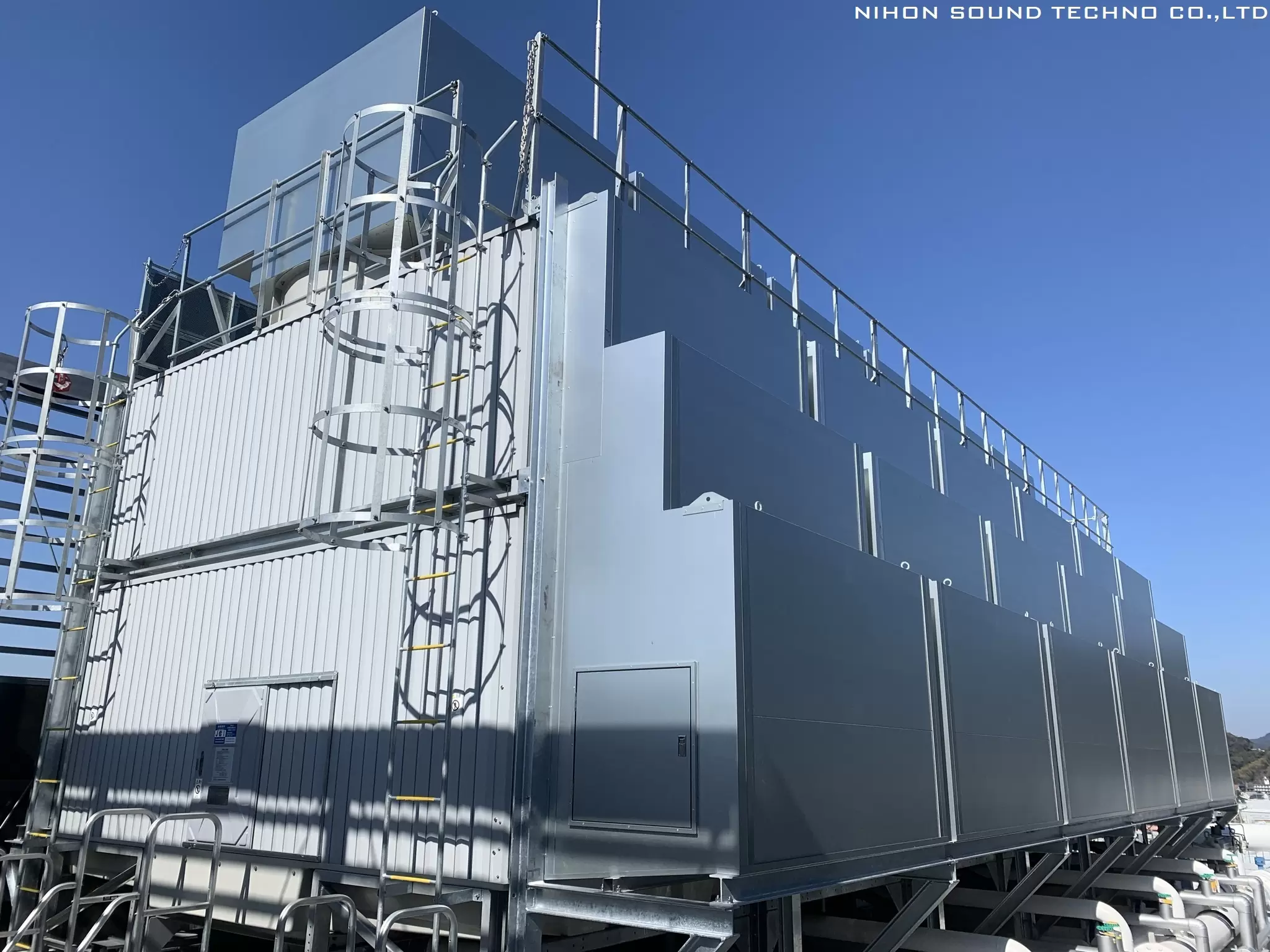 現場状況に応じて、消音器を1つ1つ設計しています。