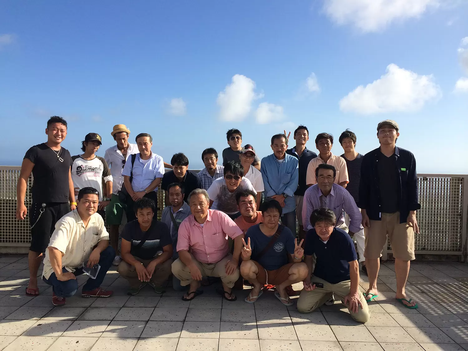 社員旅行で石垣島へ行ったときの集合写真です♪