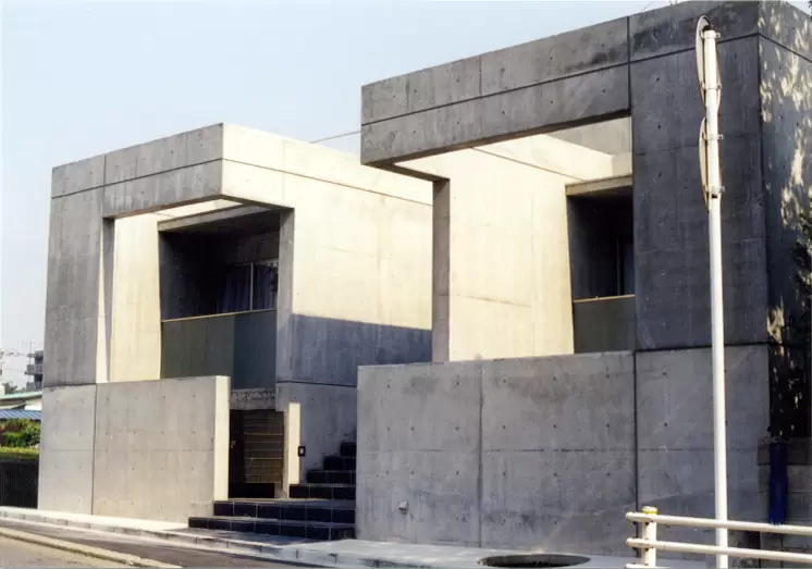 個人住宅：内外部ともコンクリート打放しのミニマルでスタイリッシュな住宅です。