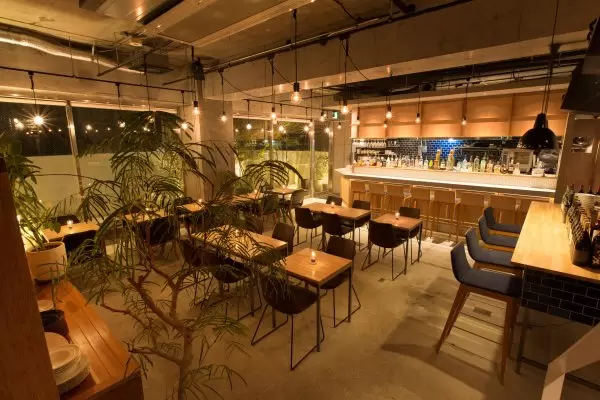 雑誌の撮影にもよく使われる渋谷区のダイニングの内装も手掛けています