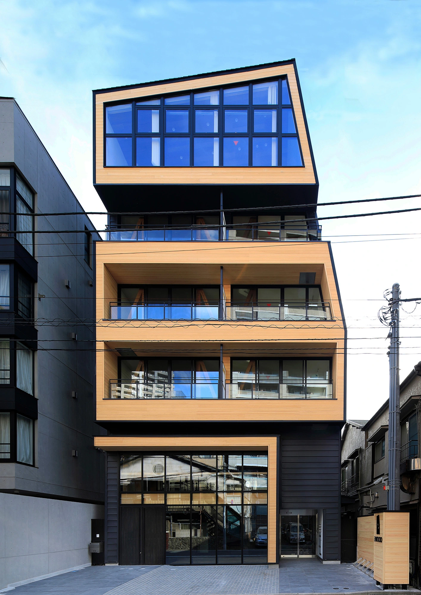 THE WOOD　6階建て　既存杭を活用した　木造軸組み工法＋一部鉄骨造の建物　数々の賞を受賞