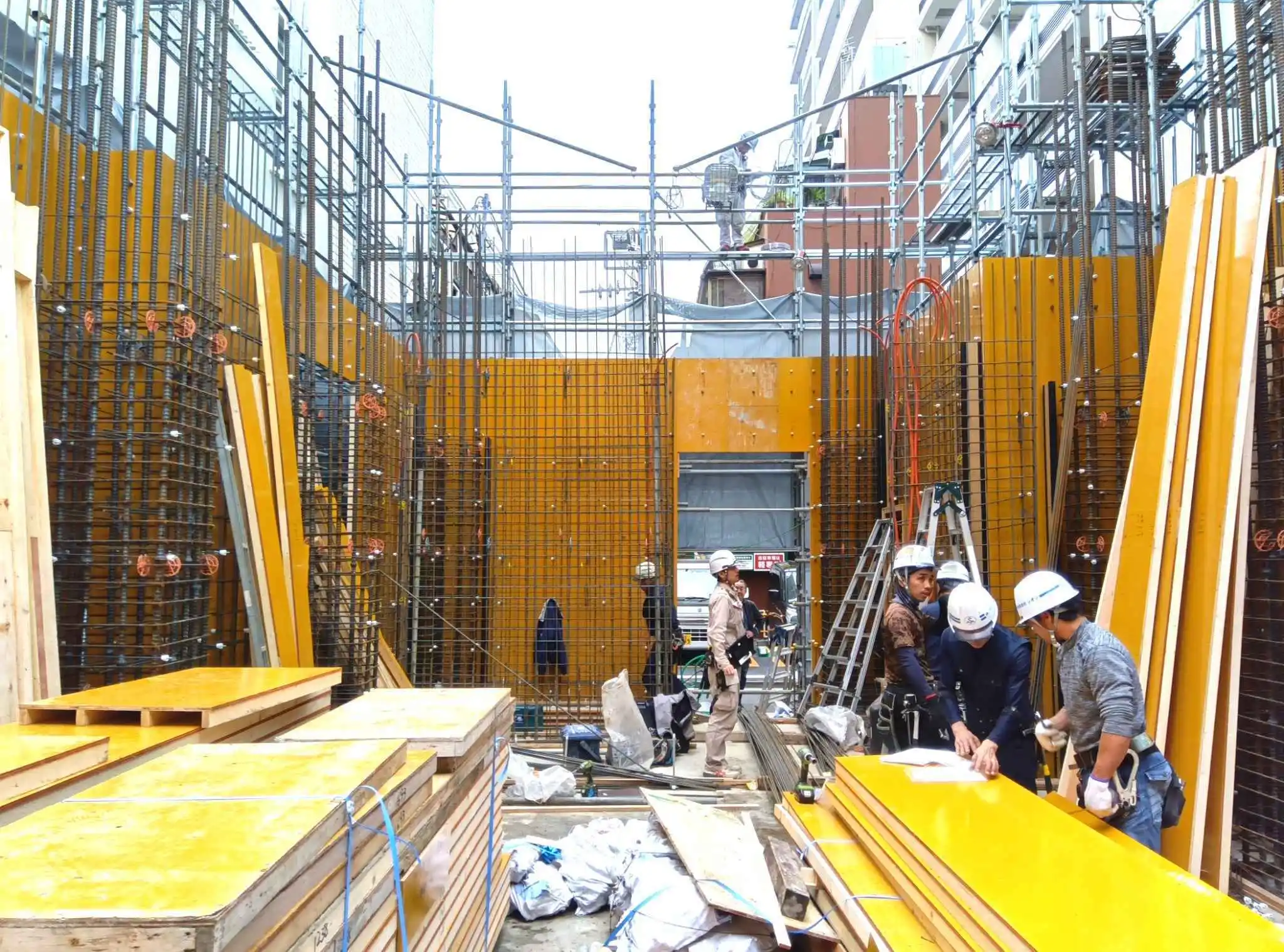 配筋検査の様子　設計意図通りであるかを確認します。